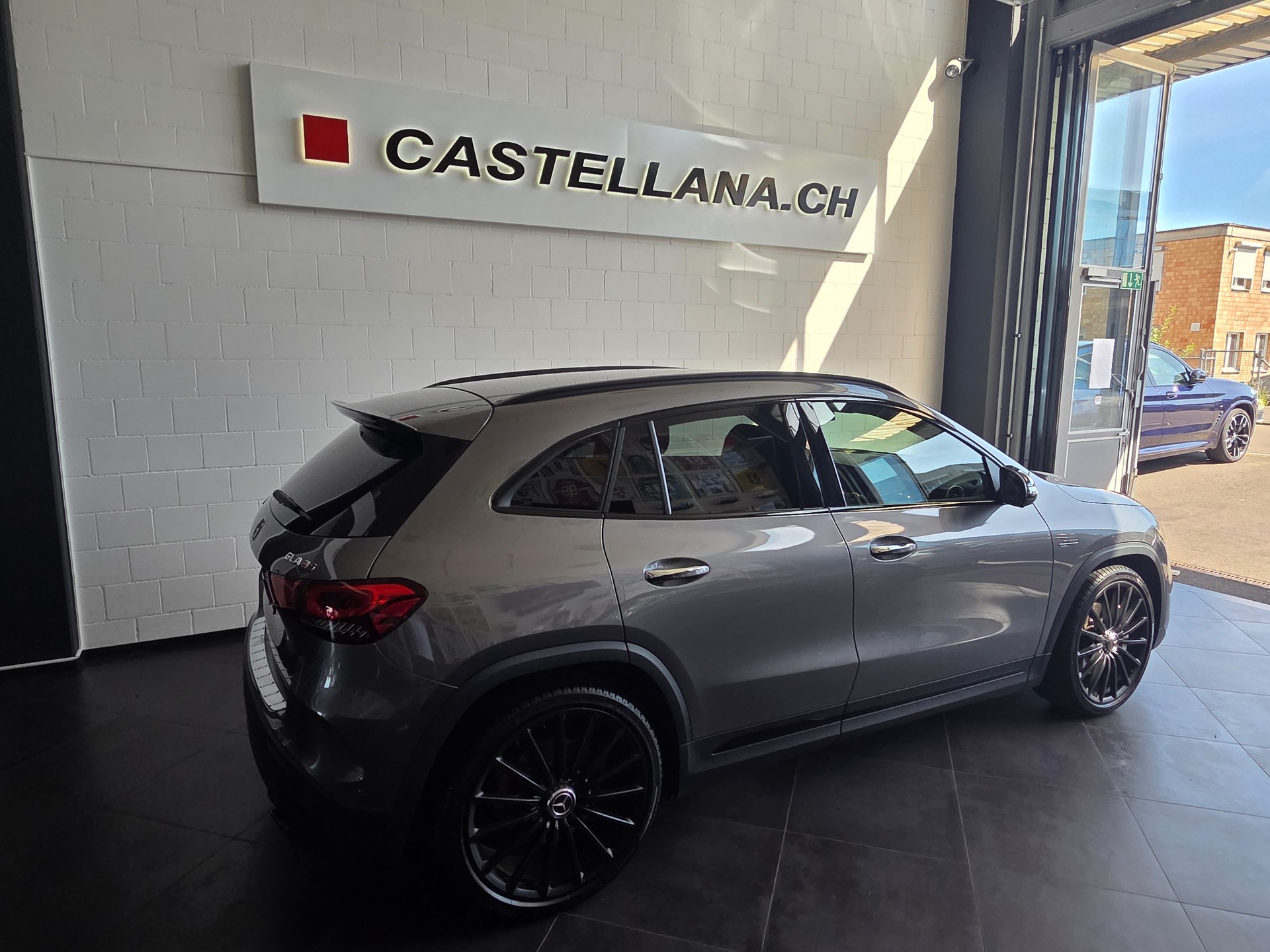 MERCEDES-BENZ GLA 35 AMG 4Matic-showroom-element-3
