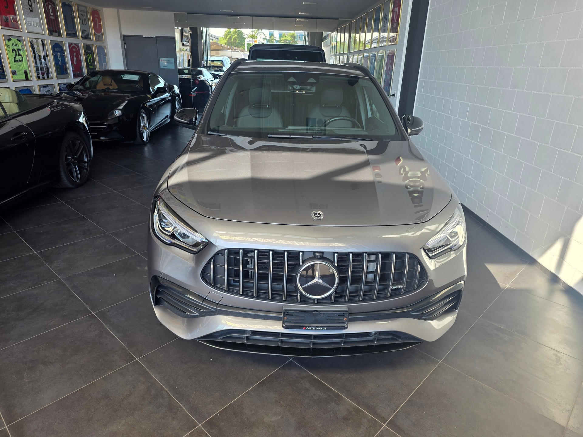 MERCEDES-BENZ GLA 35 AMG 4Matic-showroom-element-1