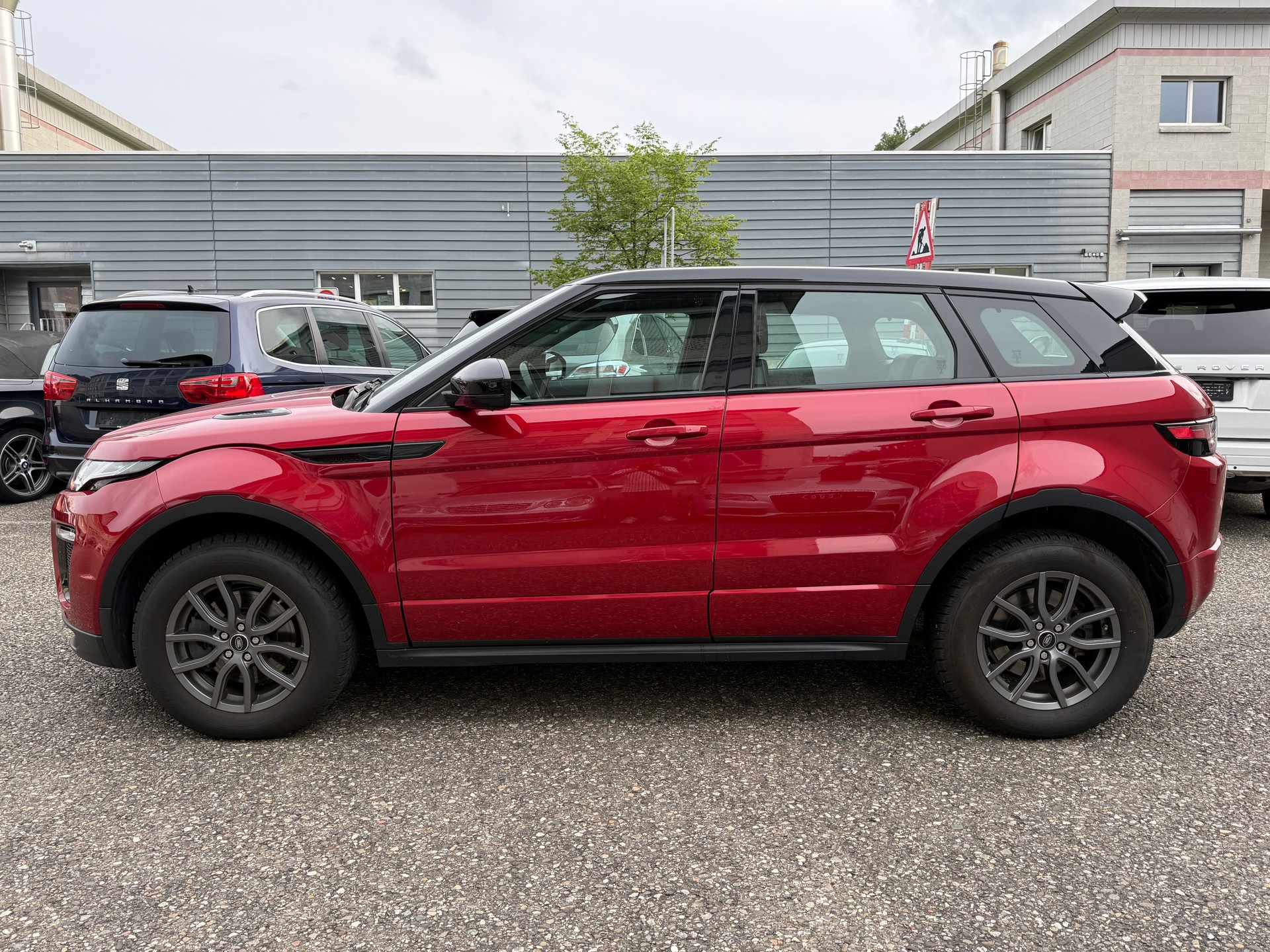 LAND ROVER Range Rover Evoque 2.0 Si4 HSE Dynamic AT9-image-2