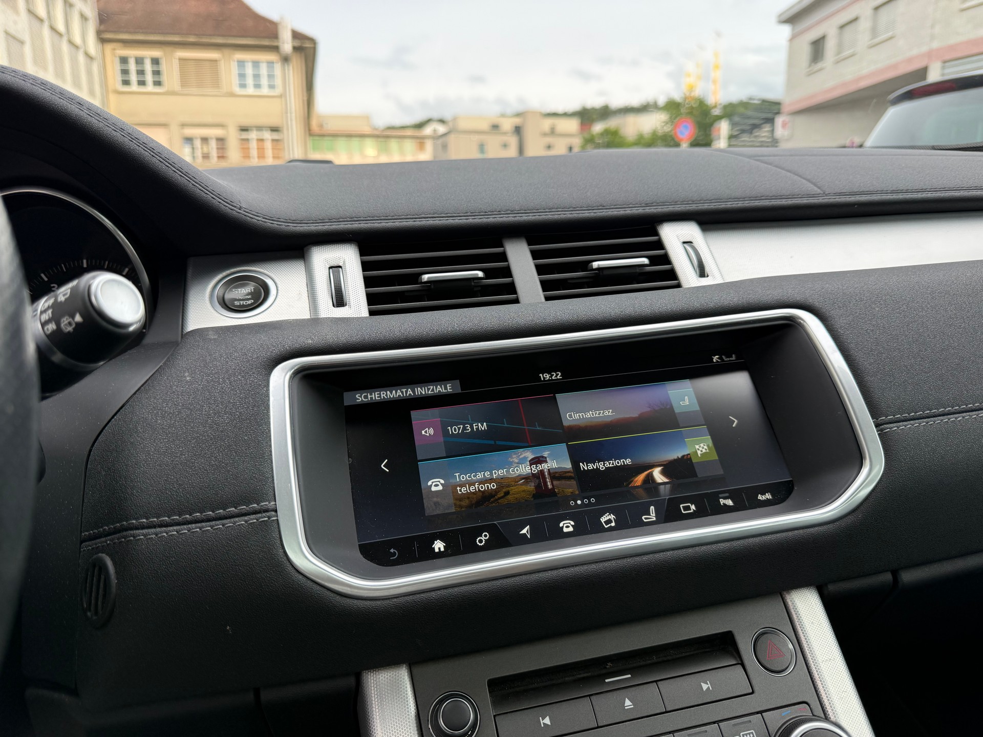 LAND ROVER Range Rover Evoque 2.0 Si4 HSE Dynamic AT9-image-9