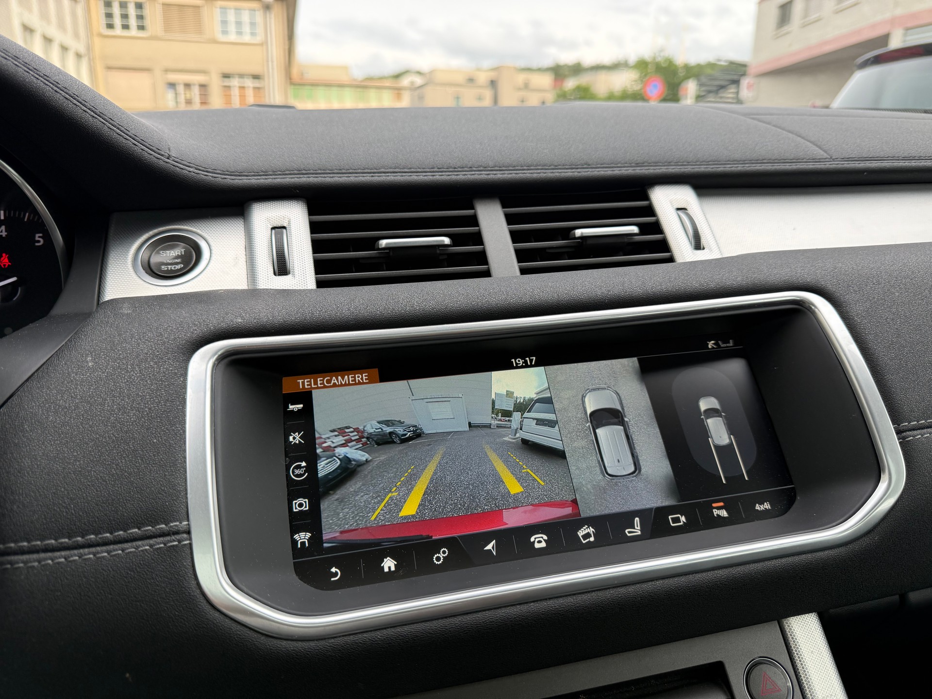 LAND ROVER Range Rover Evoque 2.0 Si4 HSE Dynamic AT9-image-6