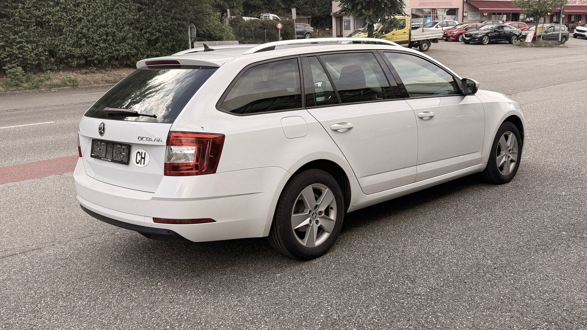 SKODA Octavia Combi 2.0 TDI Clever DSG-image-4