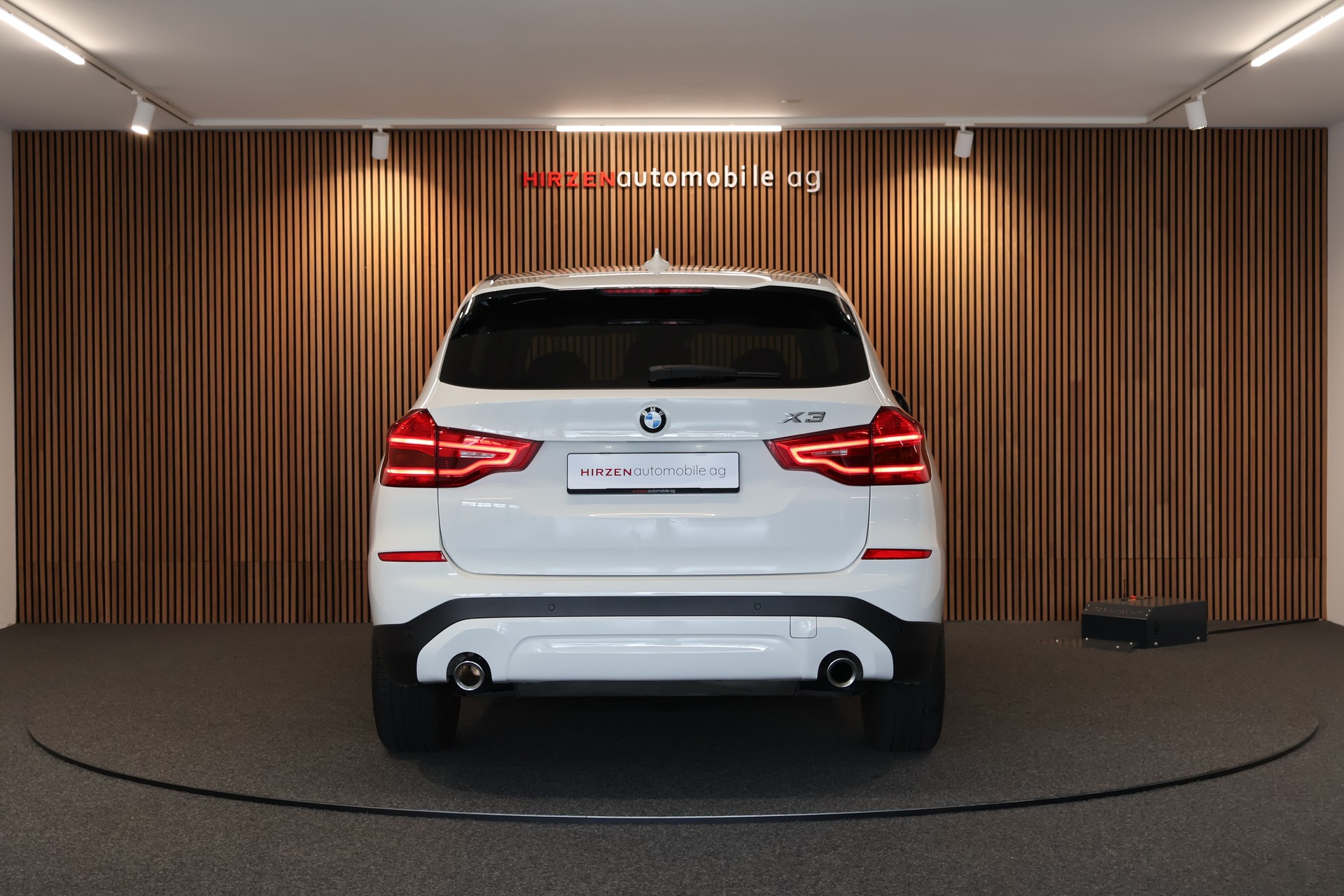 BMW X3 xDrive 30i Steptronic-showroom-element-3