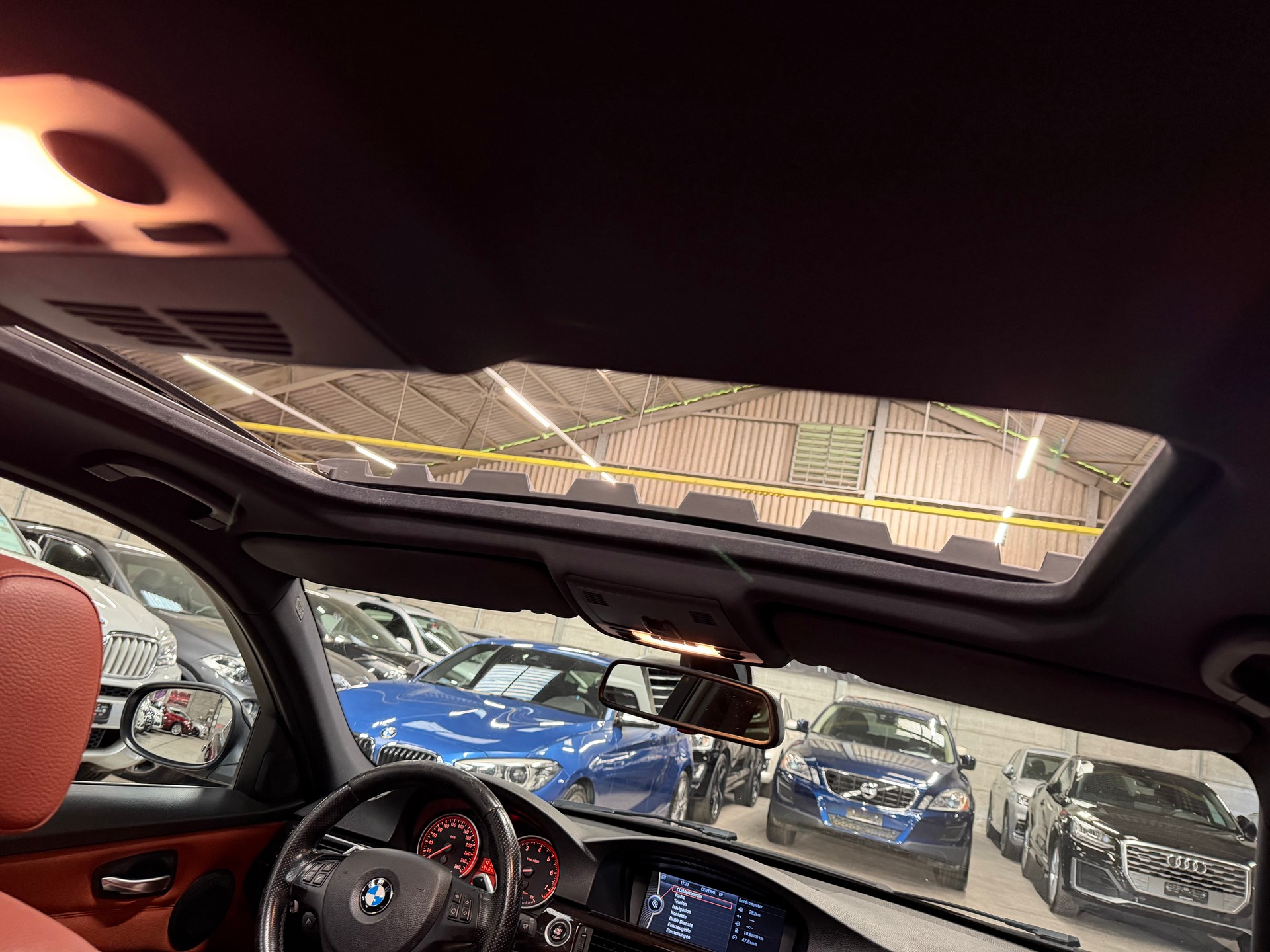 BMW 330i Steptronic-image-13