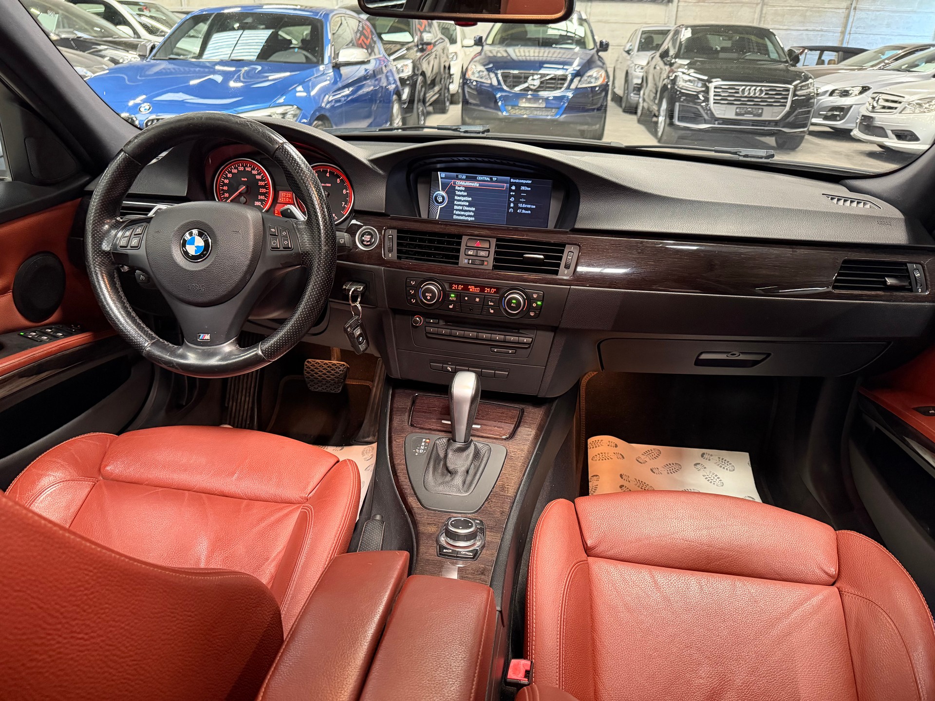 BMW 330i Steptronic-image-14