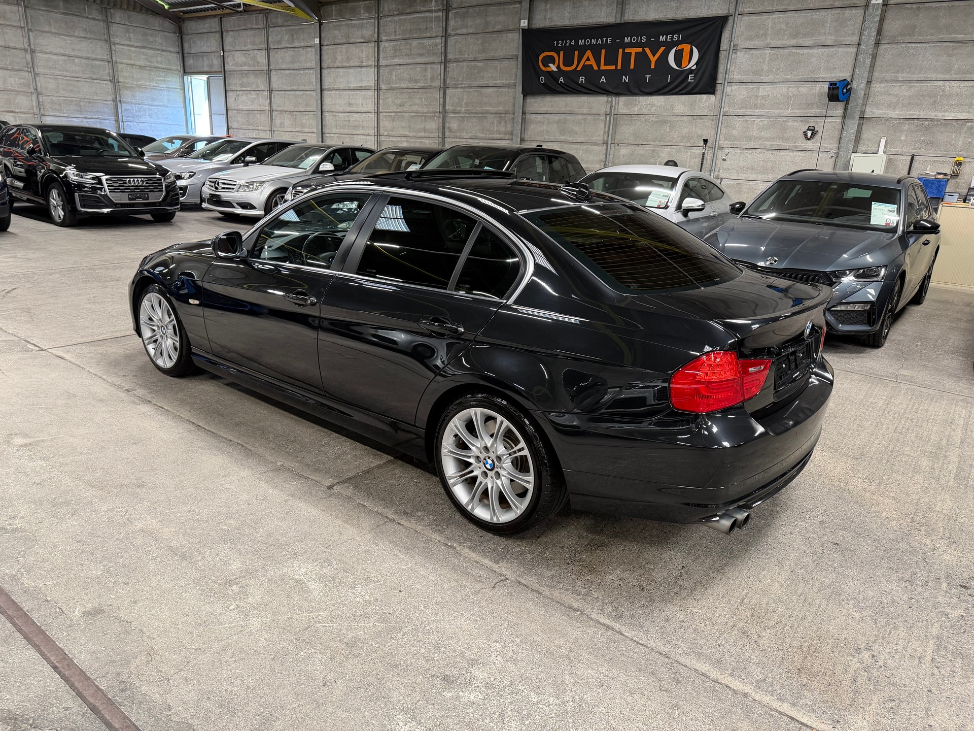 BMW 330i Steptronic-image-5