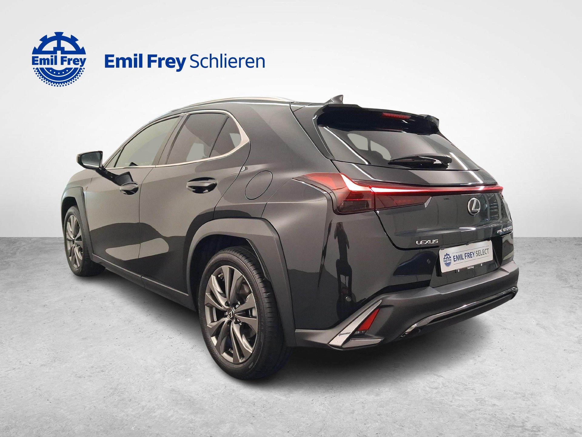 LEXUS UX 250h F-Line-showroom-element-2