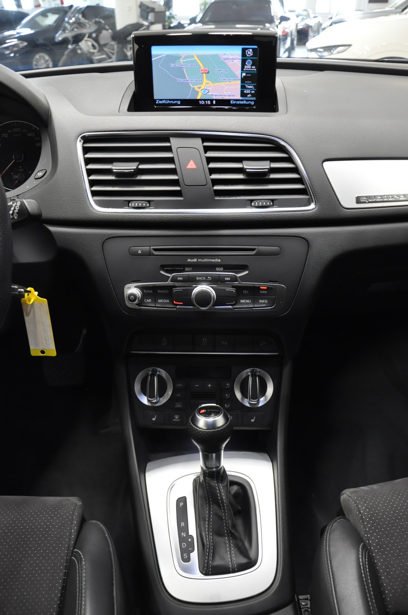 AUDI Q3 2.0 TDI quattro S-tronic-image-18