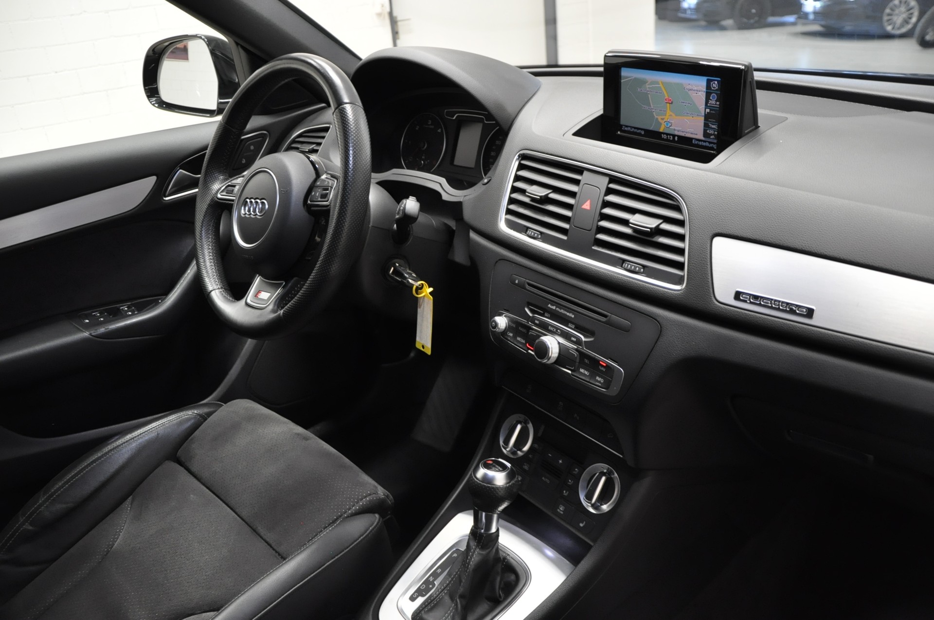 AUDI Q3 2.0 TDI quattro S-tronic-image-11