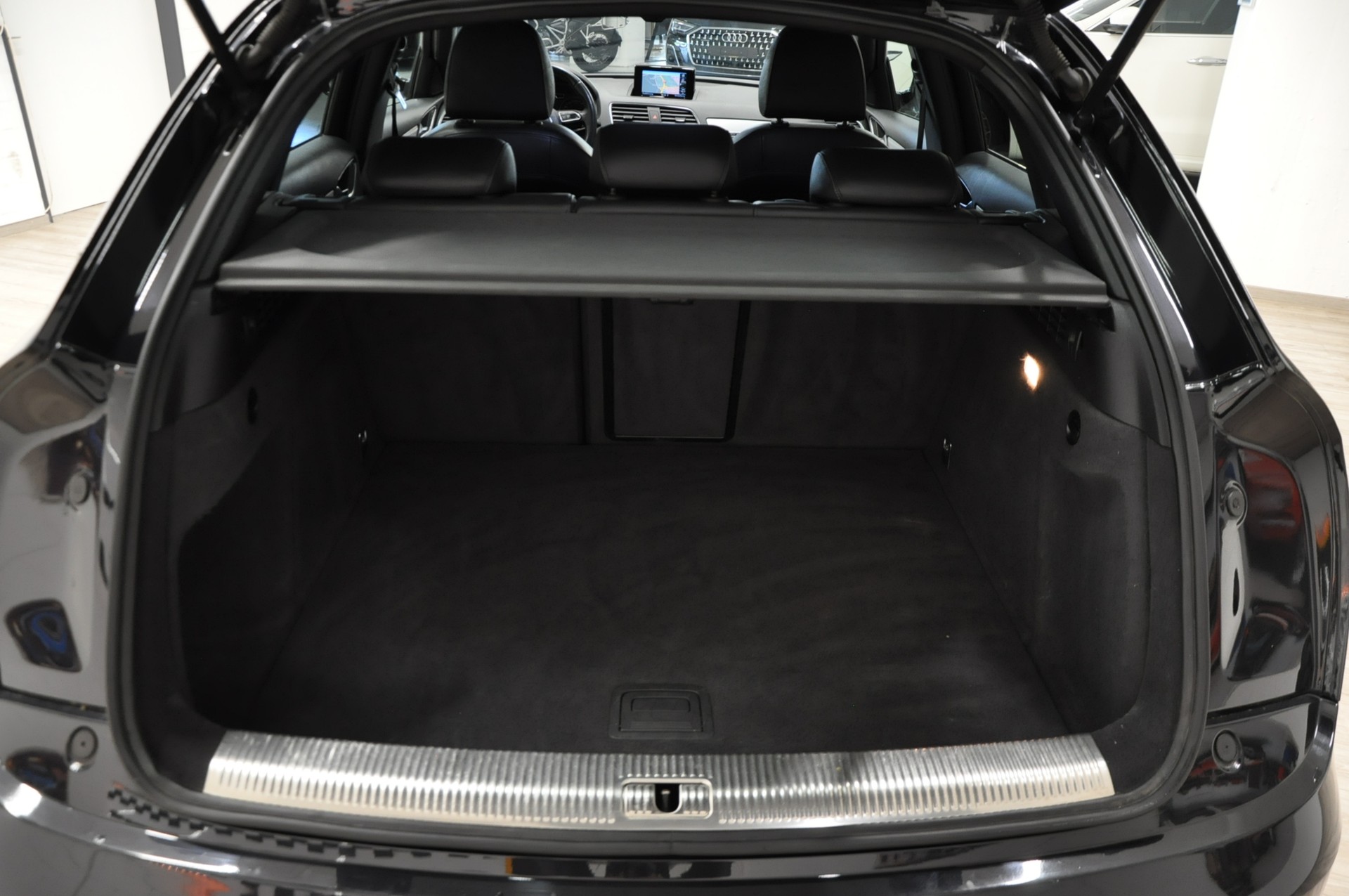 AUDI Q3 2.0 TDI quattro S-tronic-image-19
