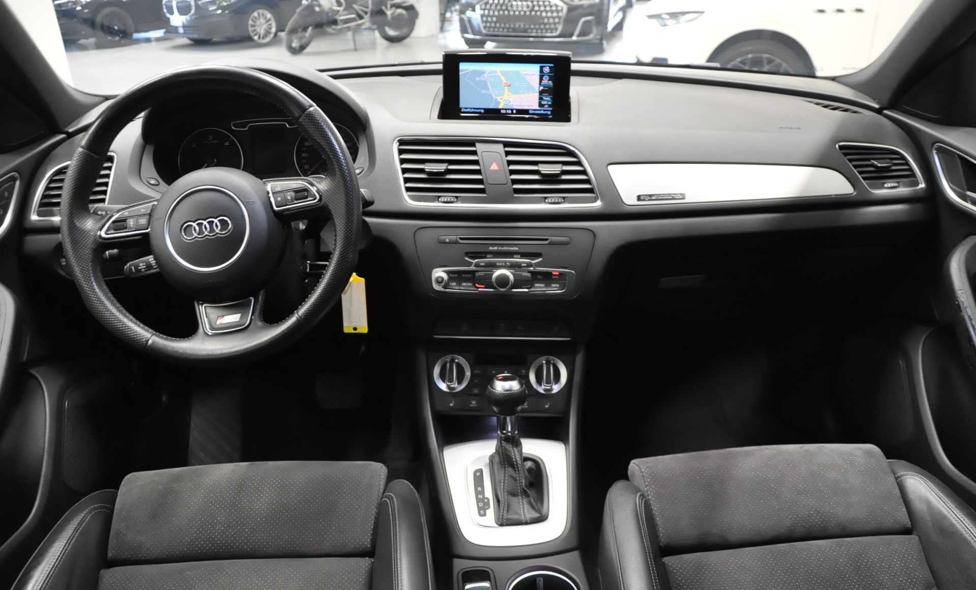 AUDI Q3 2.0 TDI quattro S-tronic-image-16