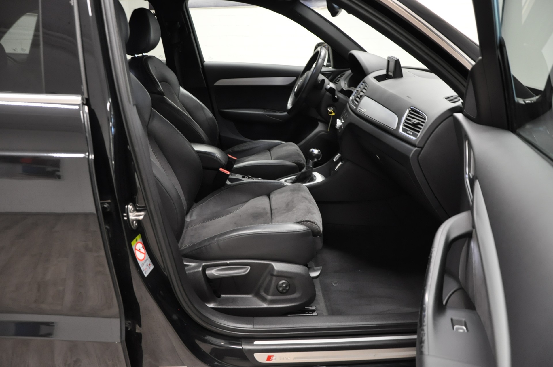 AUDI Q3 2.0 TDI quattro S-tronic-image-13