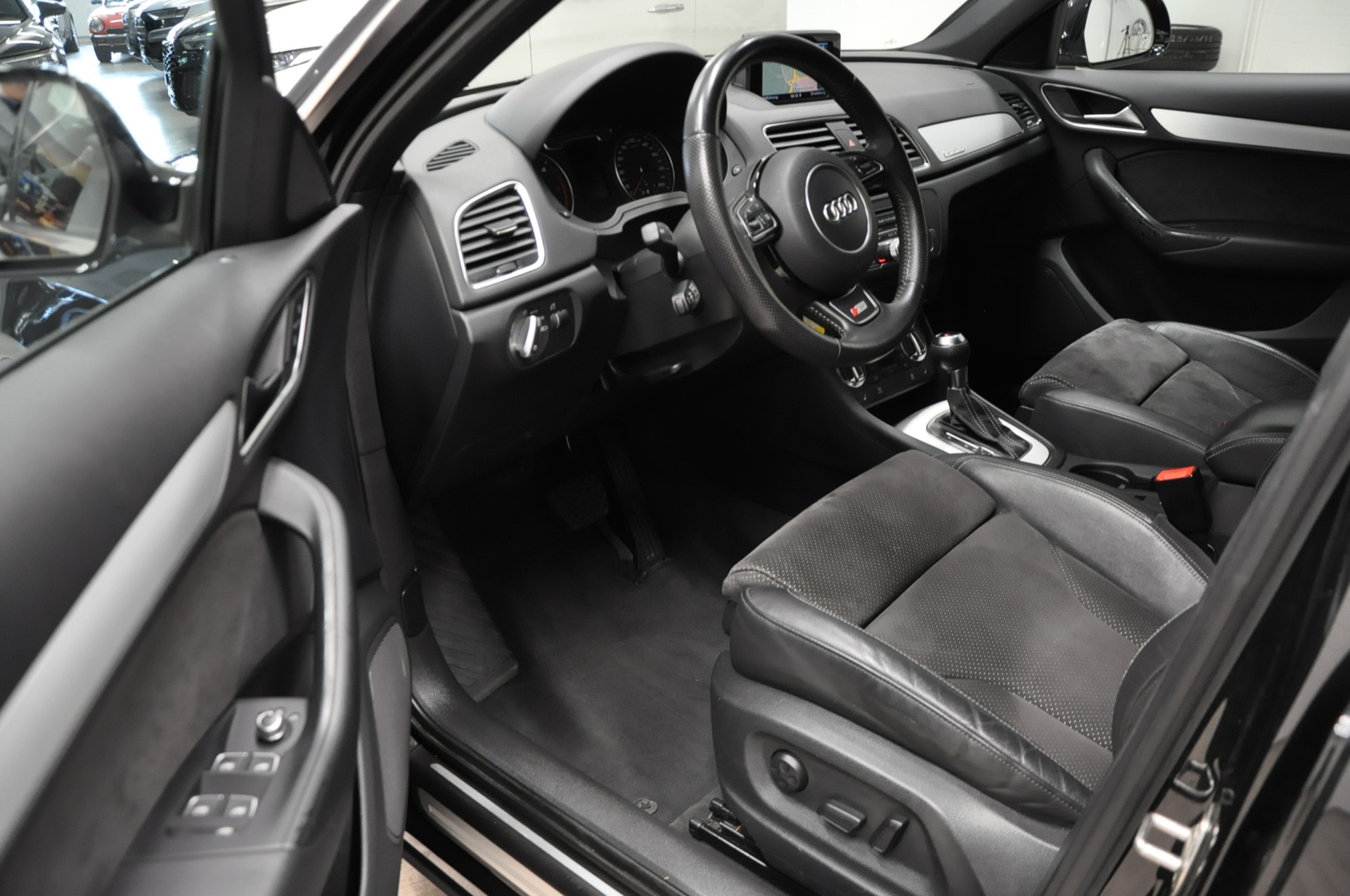 AUDI Q3 2.0 TDI quattro S-tronic-image-9