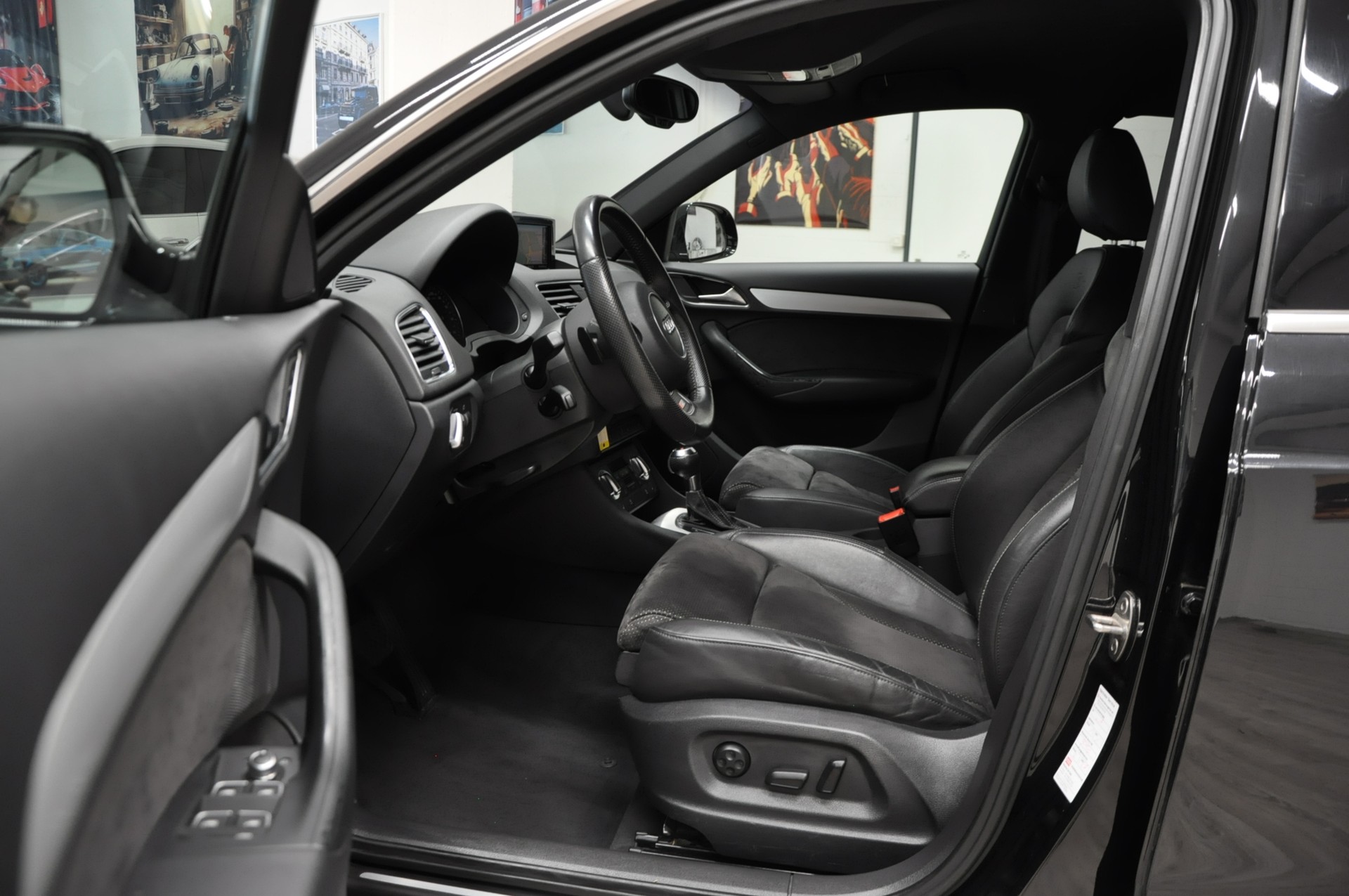 AUDI Q3 2.0 TDI quattro S-tronic-image-8