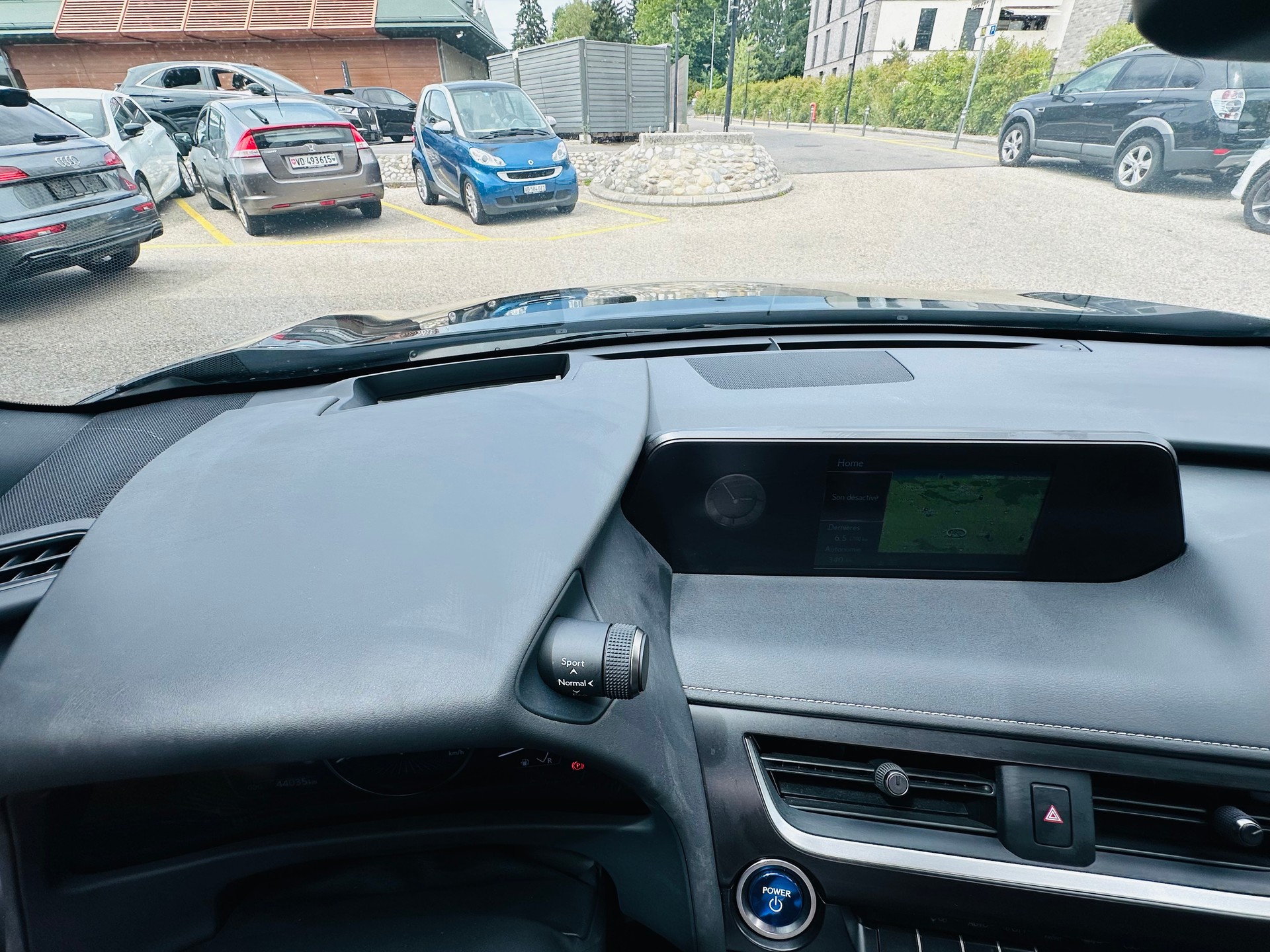 LEXUS UX 250h Excellence AWD Automatic-image-16