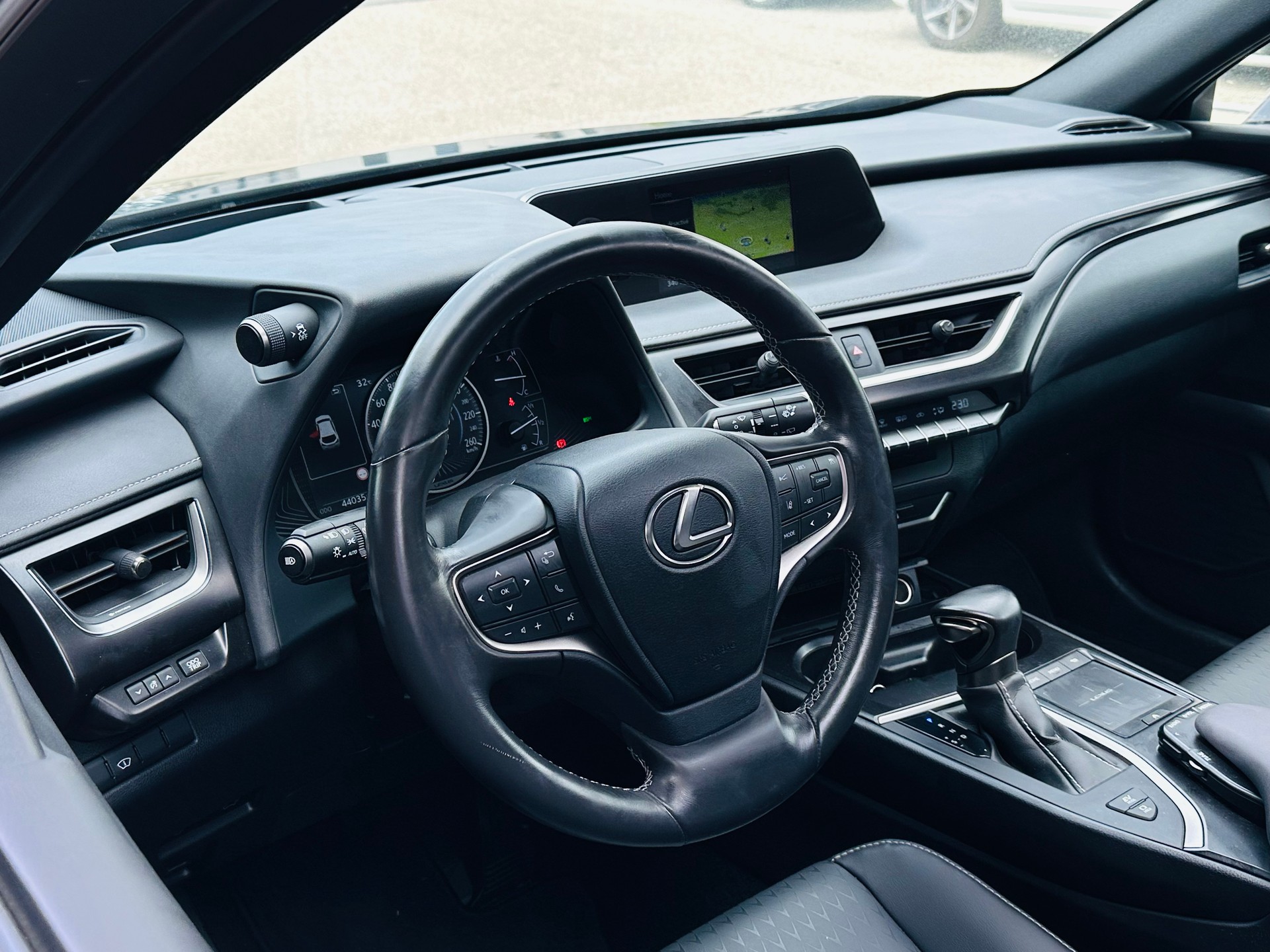 LEXUS UX 250h Excellence AWD Automatic-image-15
