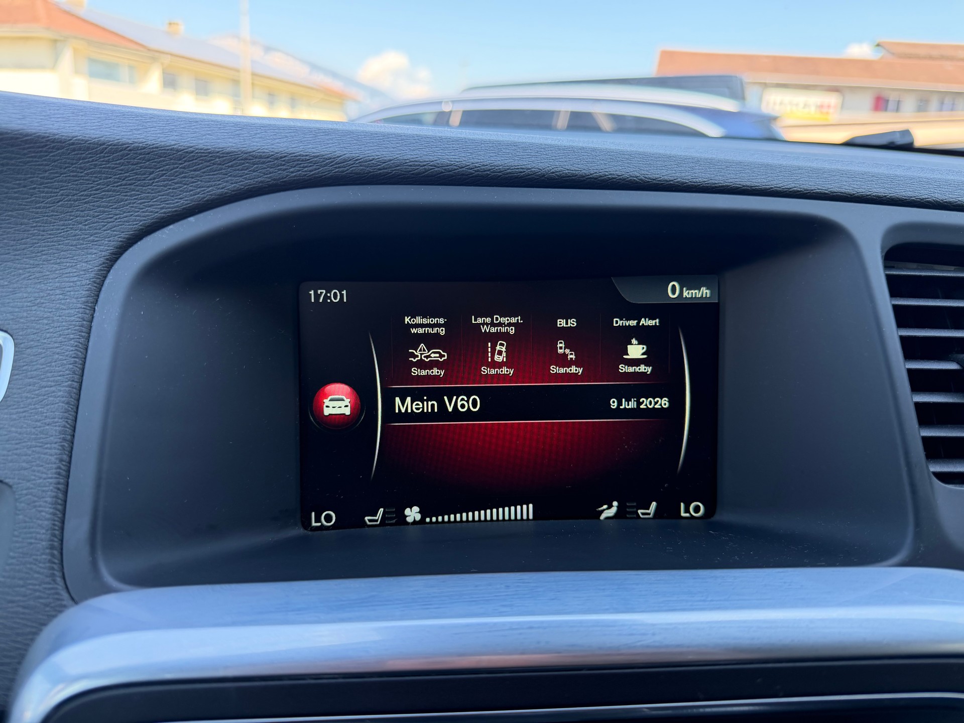 VOLVO V60 D6 AWD Plug-in Hybrid Momentum R-Design-image-7