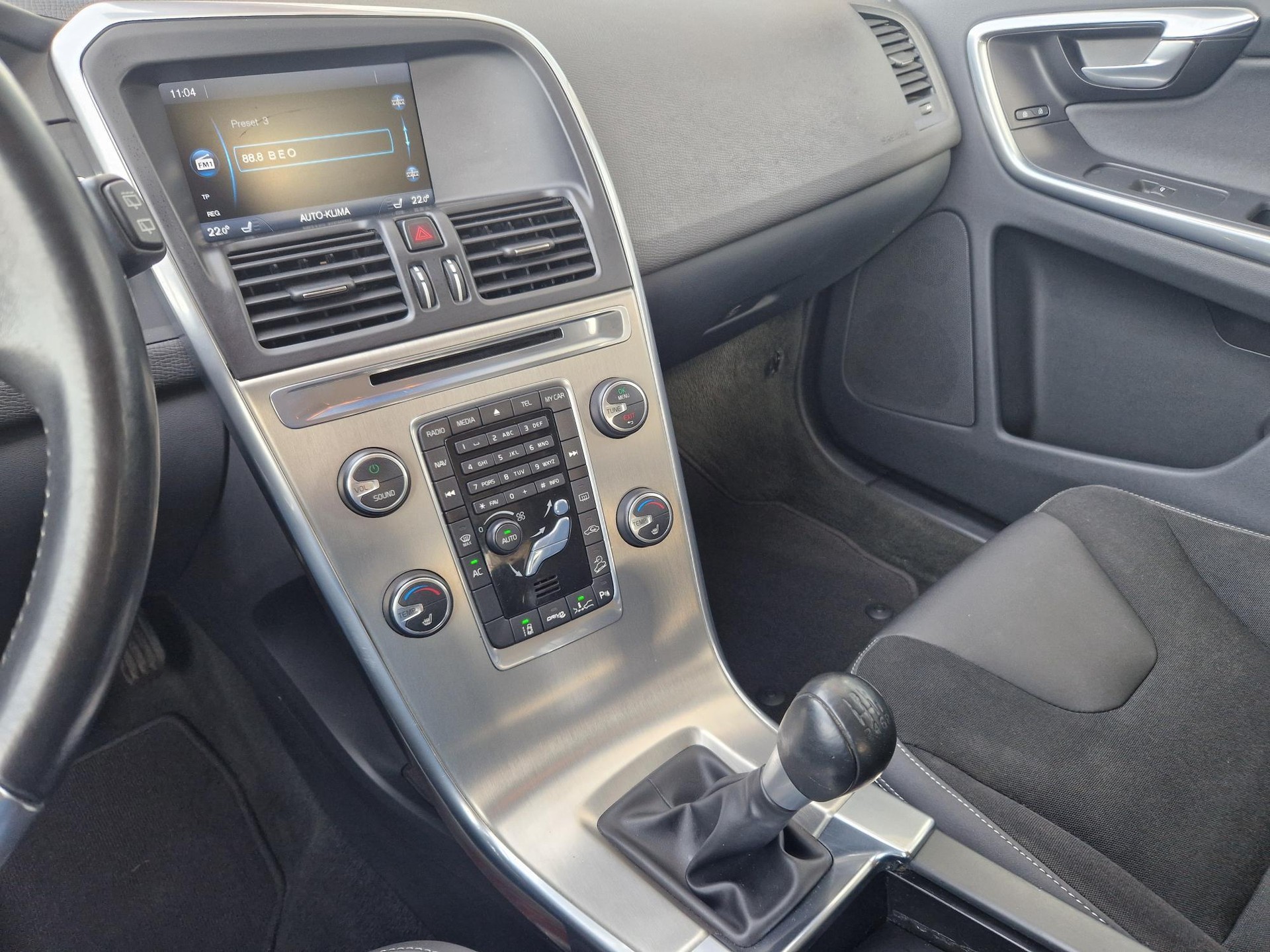 VOLVO XC60 2.4 D3 Kinetic AWD S/S-image-9