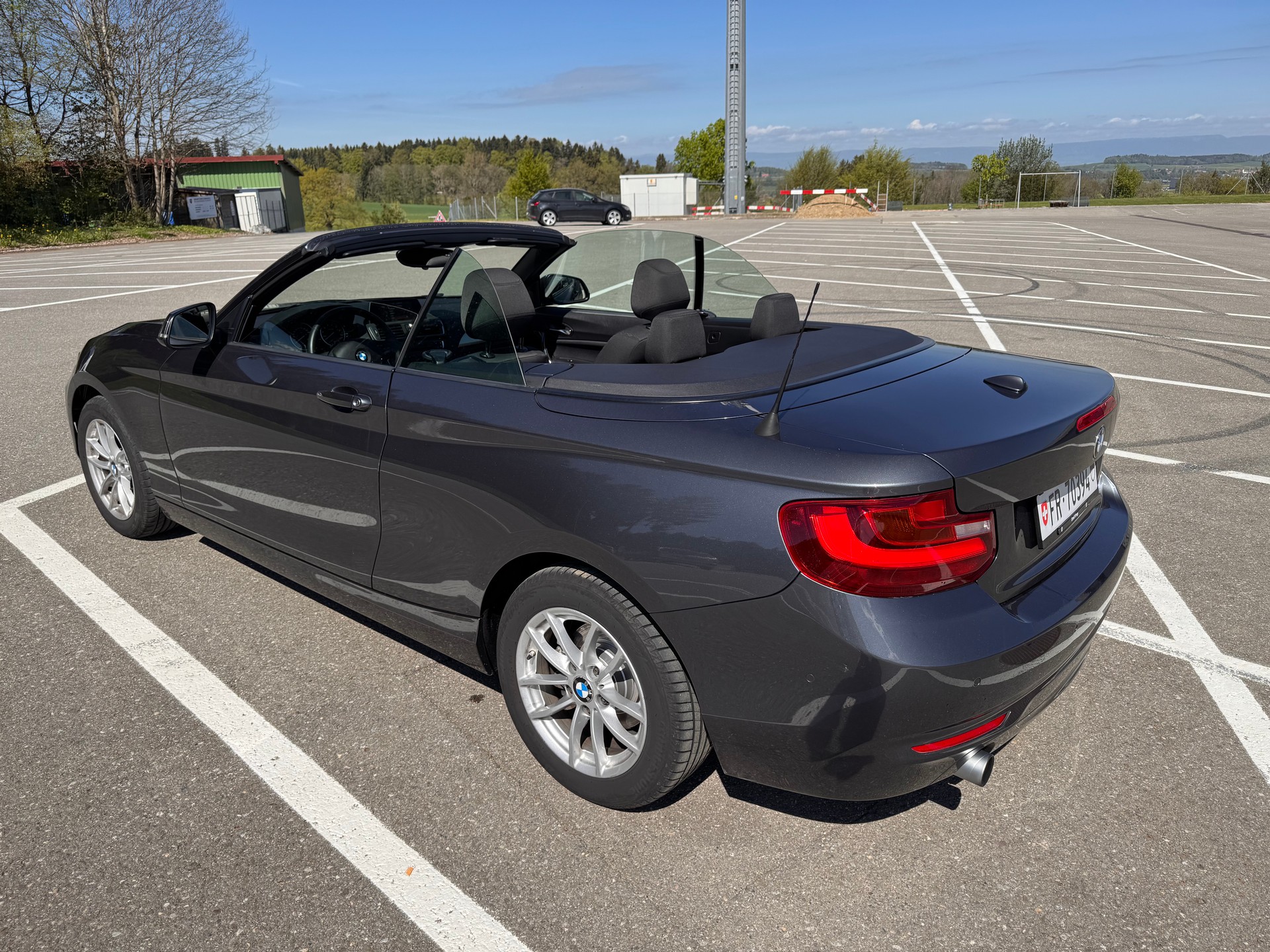 BMW 218i-image-4