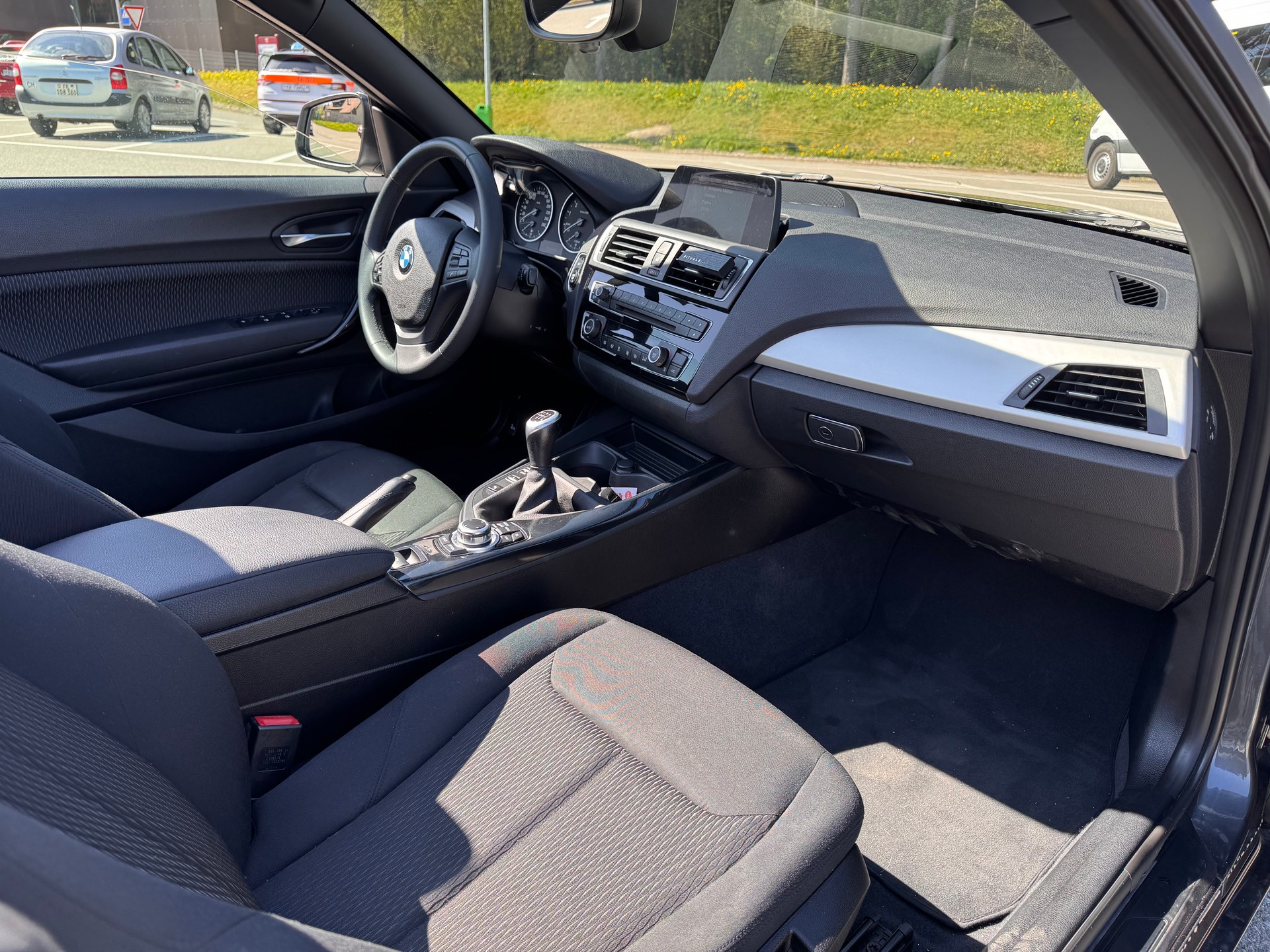 BMW 218i-image-3