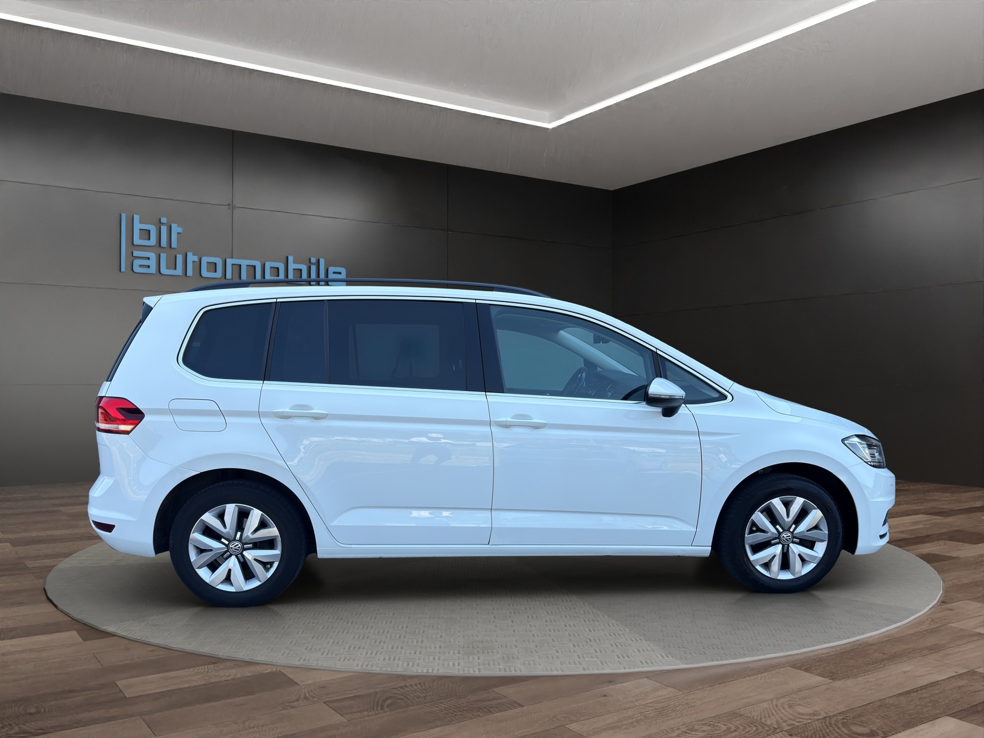 VW Touran 1.4 TSI BlueMotion Technology Family DSG 7Plätzer-image-8