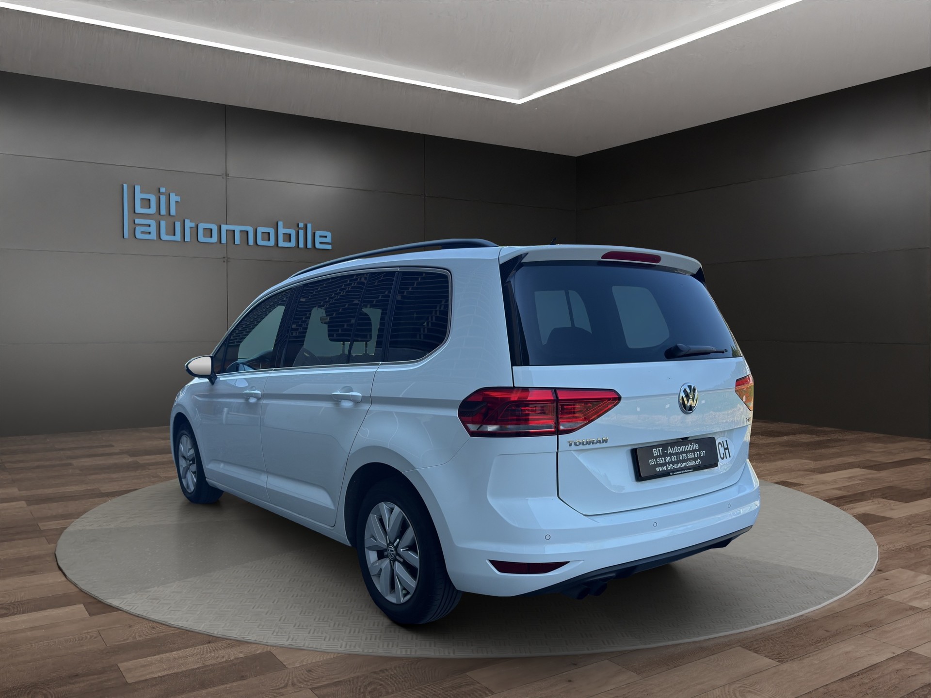VW Touran 1.4 TSI BlueMotion Technology Family DSG 7Plätzer-image-4