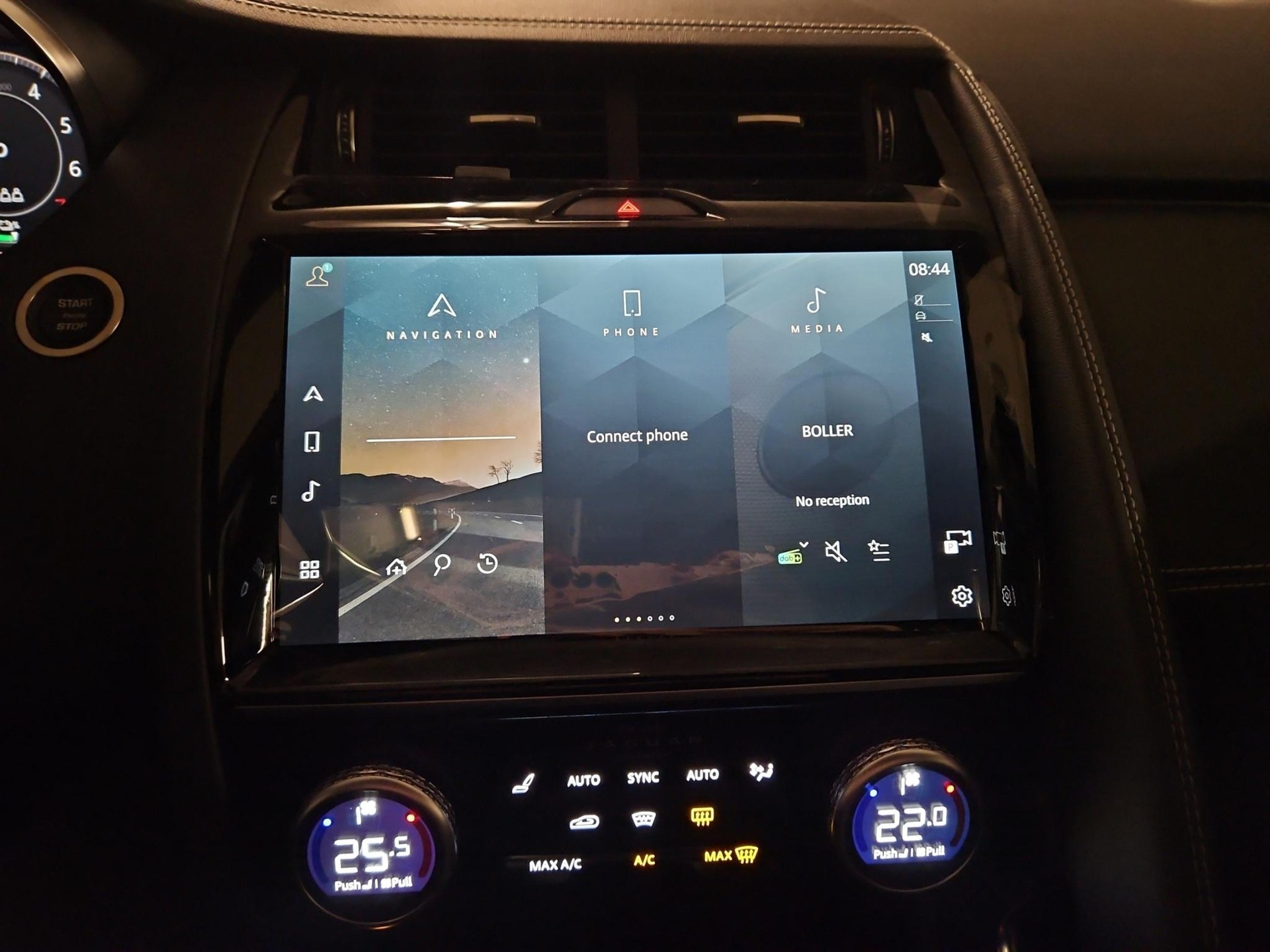 JAGUAR E-Pace 1.5 T 270e R-Dynamic SE AWD (Plug-in Hybrid)-image-9