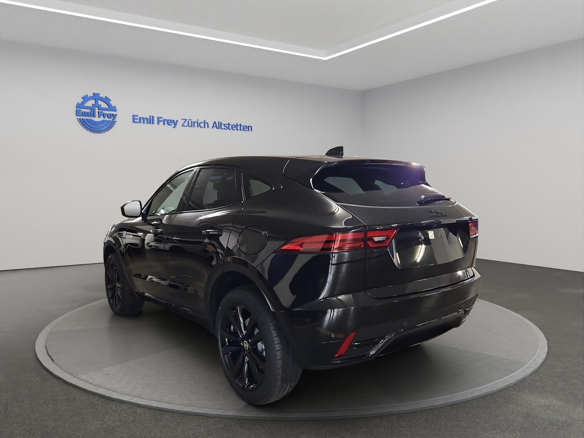 JAGUAR E-Pace 1.5 T 270e R-Dynamic SE AWD (Plug-in Hybrid)-showroom-element-1