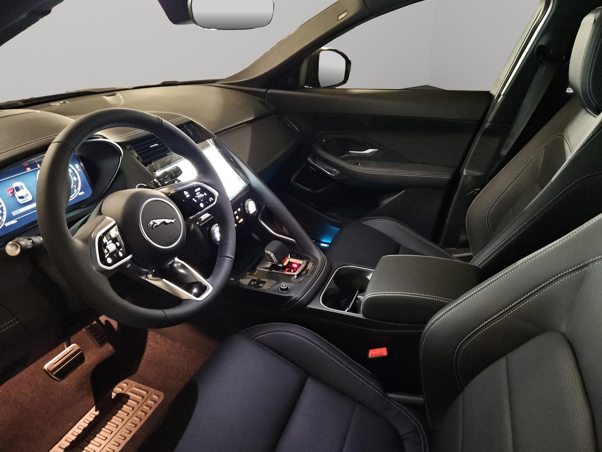 JAGUAR E-Pace 1.5 T 270e R-Dynamic SE AWD (Plug-in Hybrid)-image-5