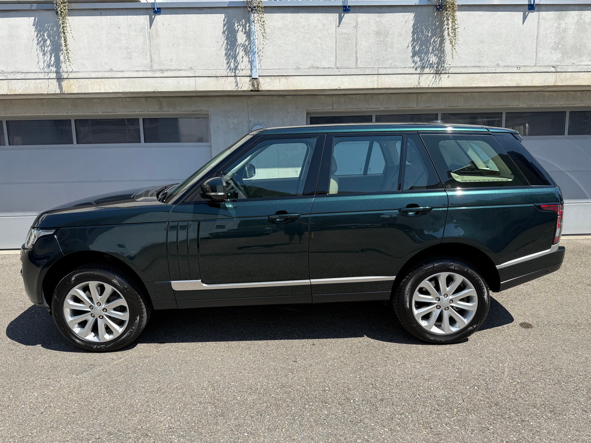 LAND ROVER Range Rover 4.4 SDV8 Vogue Automatic-image-6