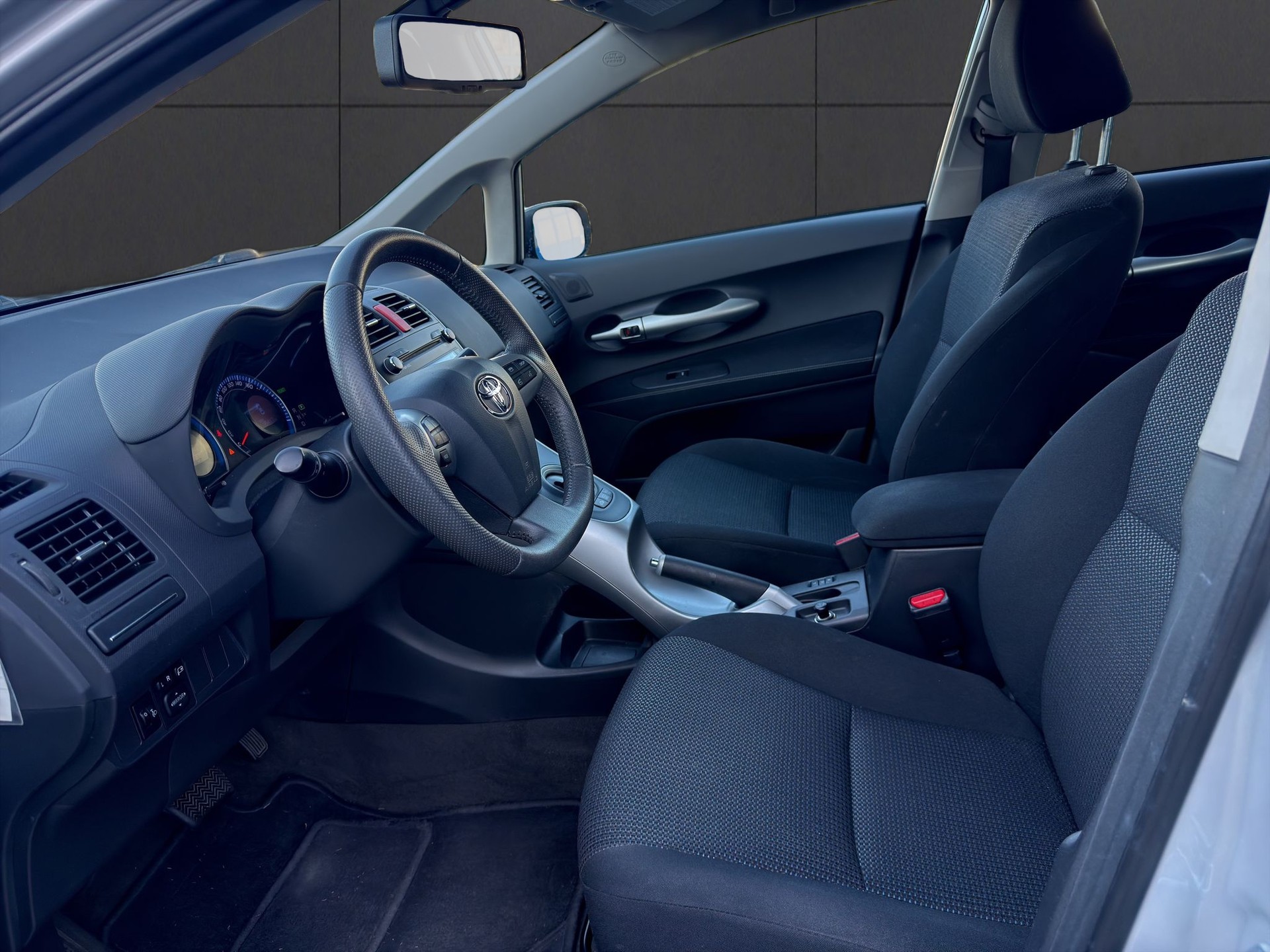 TOYOTA Auris 1.8 16V HSD Linea Luna-image-8