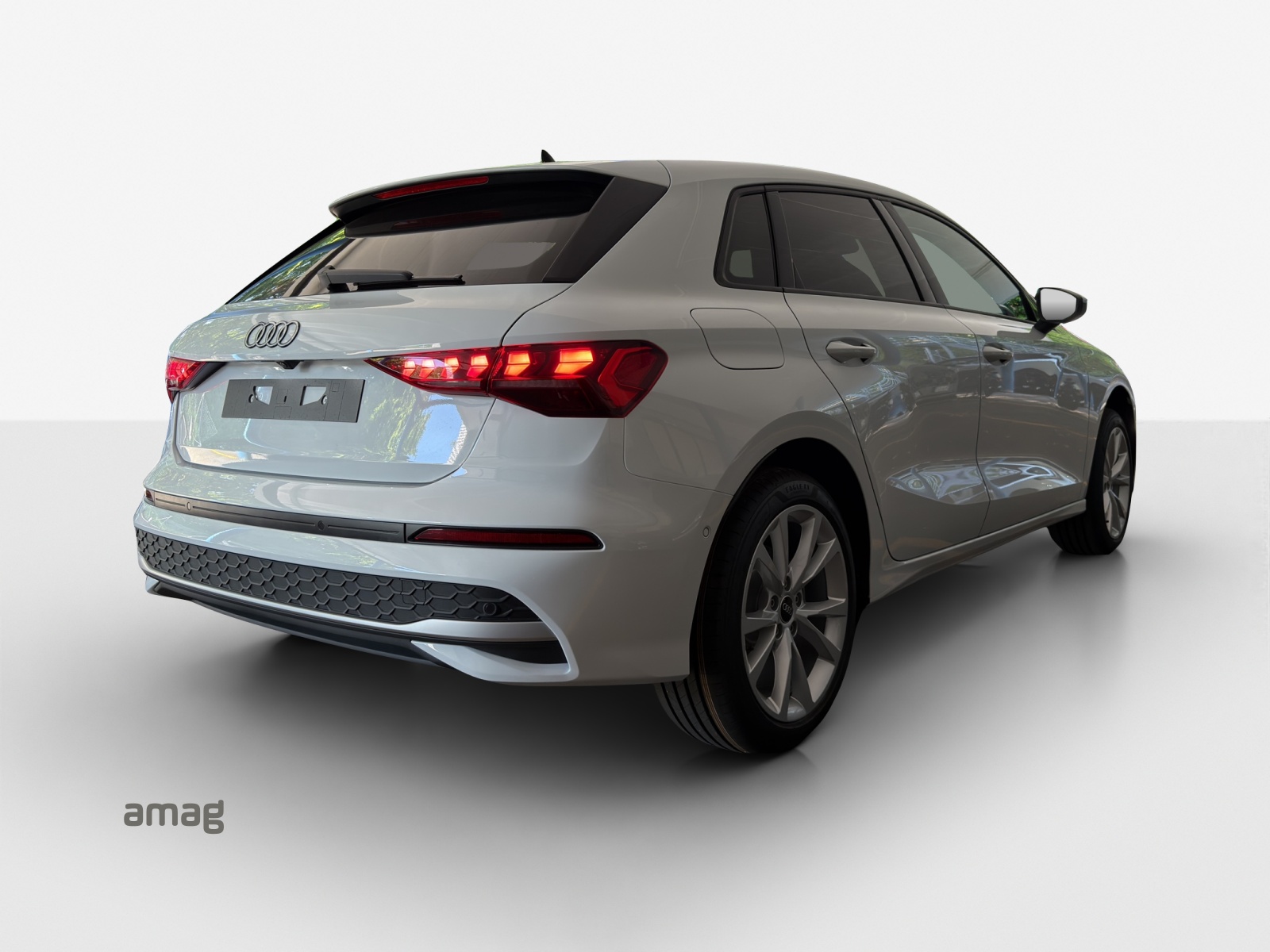 AUDI A3 Sportback TFSI 110 kW Attraction S tronic-image-4