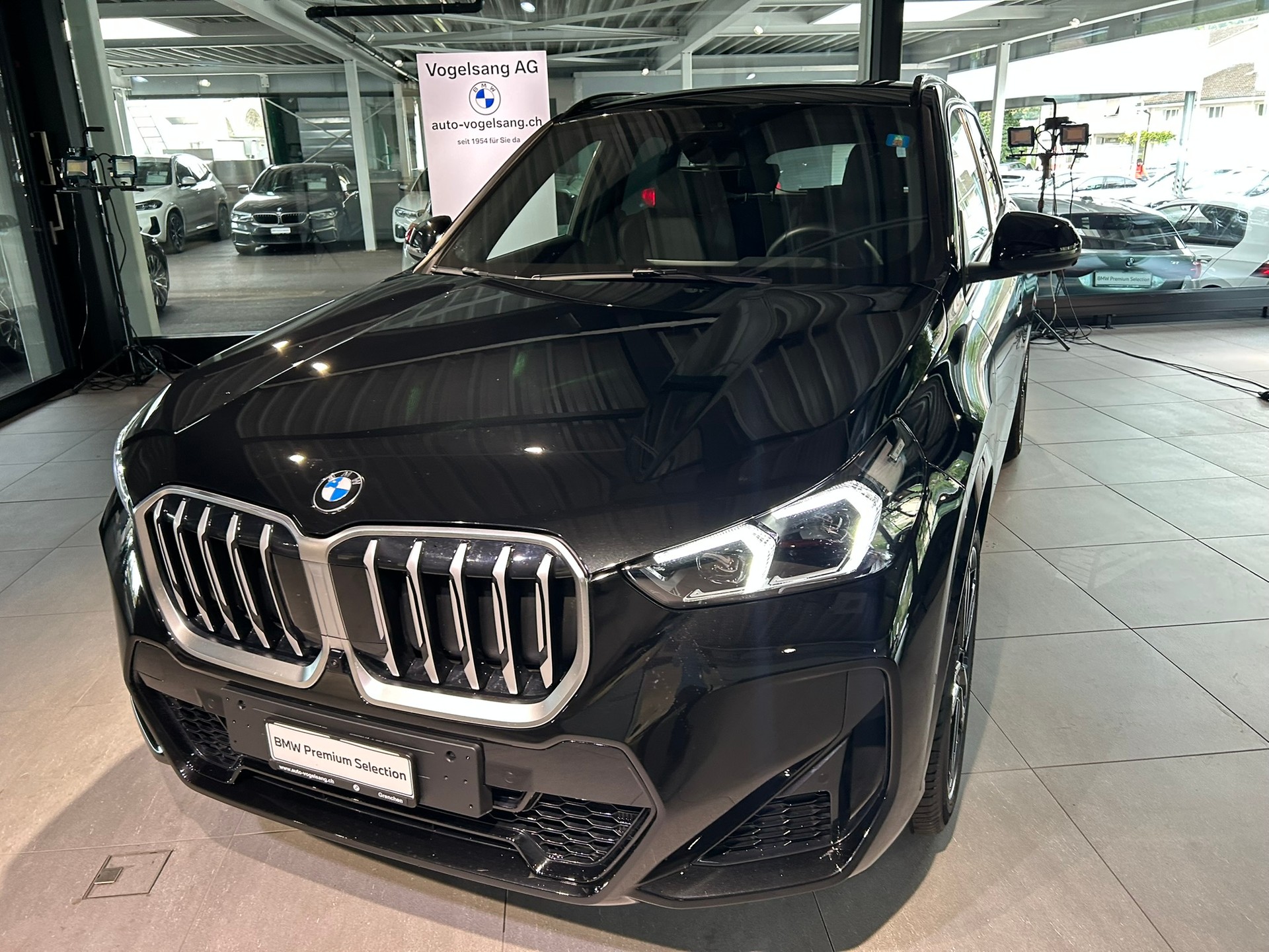 BMW X1 xDrive 23d 48V M Sport-showroom-element-2