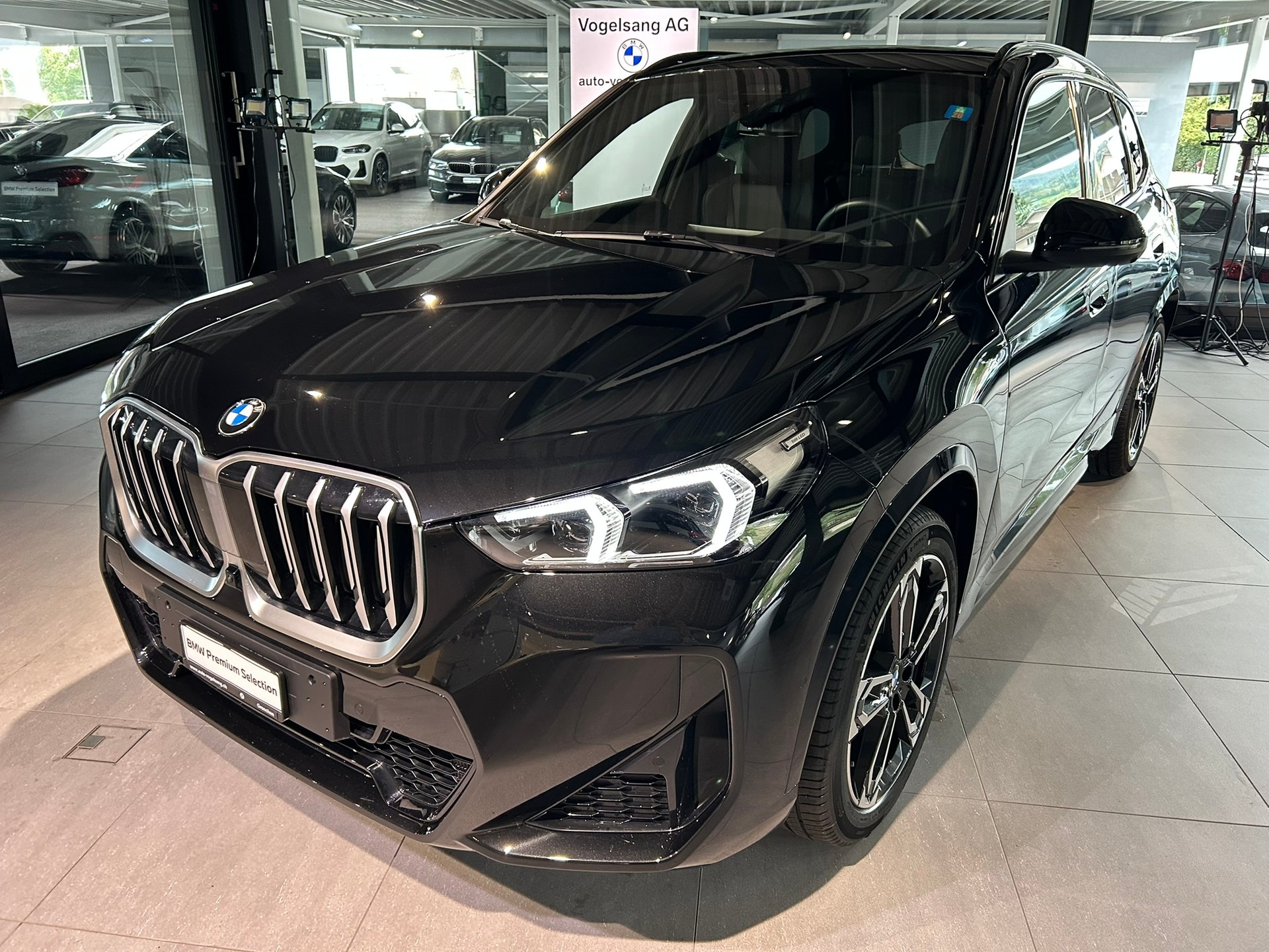 BMW X1 xDrive 23d 48V M Sport-showroom-element-1