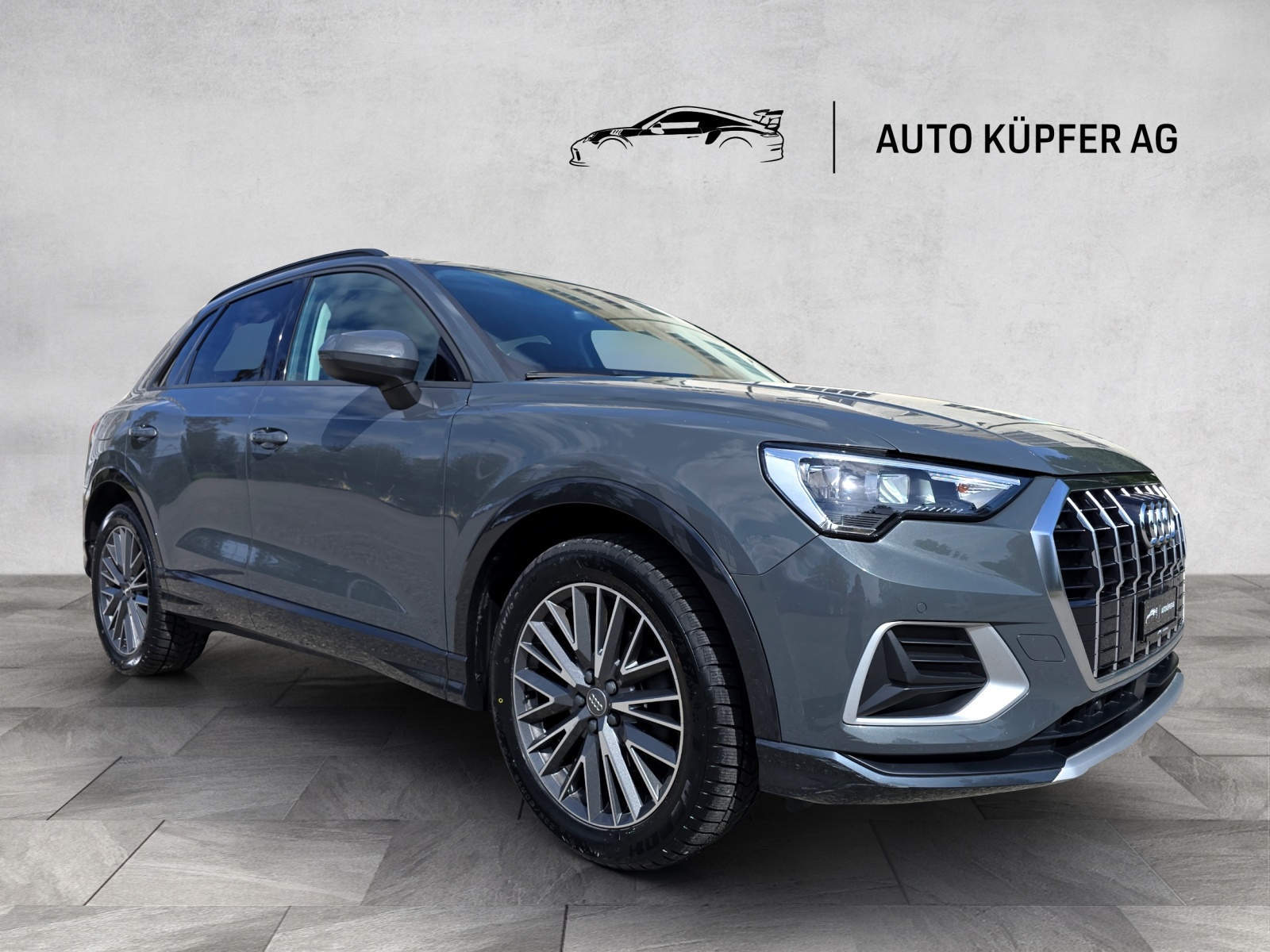 AUDI Q3 35 TFSI advanced S-tronic +AHK 1.8t-showroom-element-1
