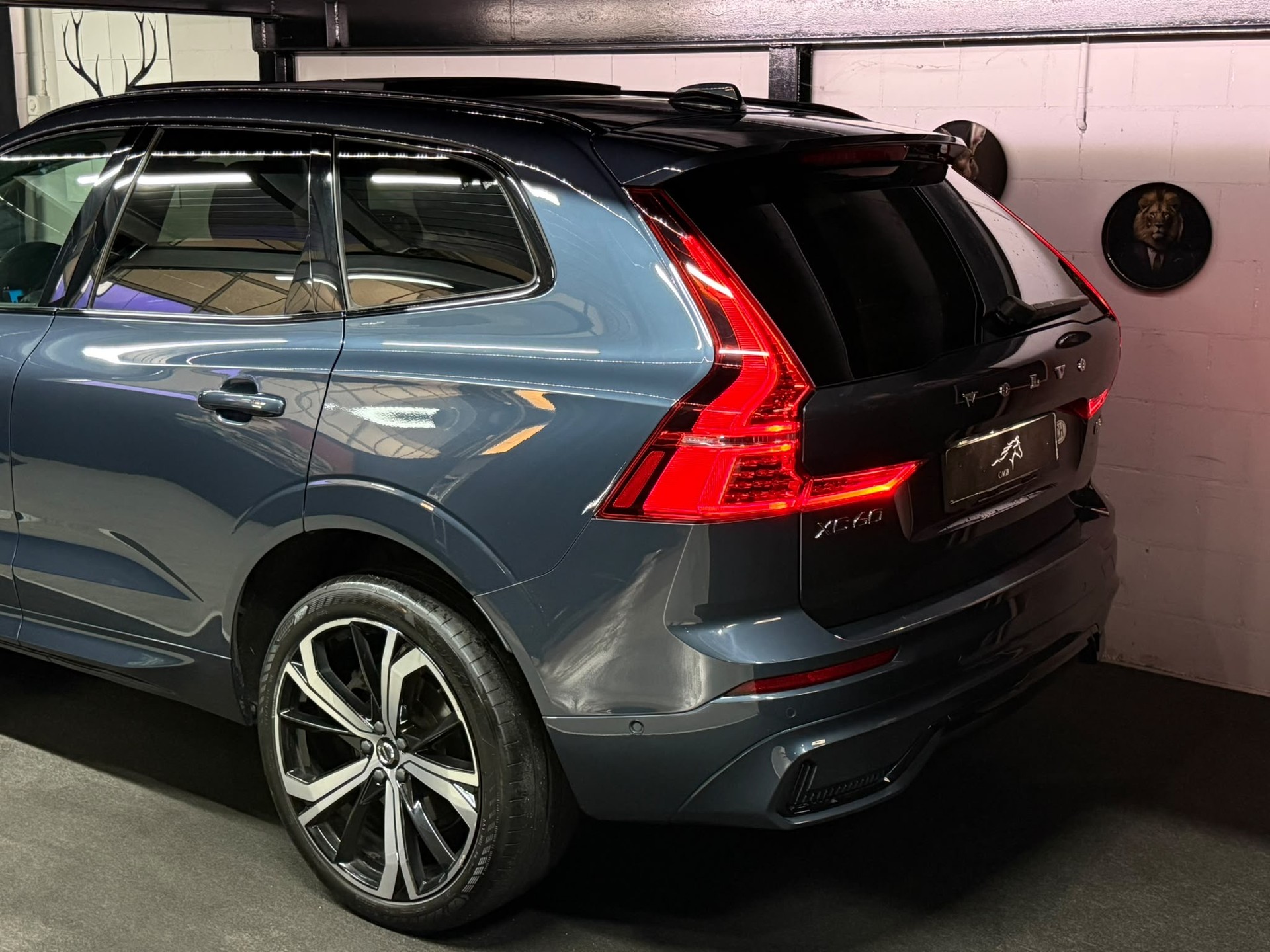 VOLVO XC60 B5 Diesel Mild Hybrid AWD Inscription Geartronic-showroom-element-3
