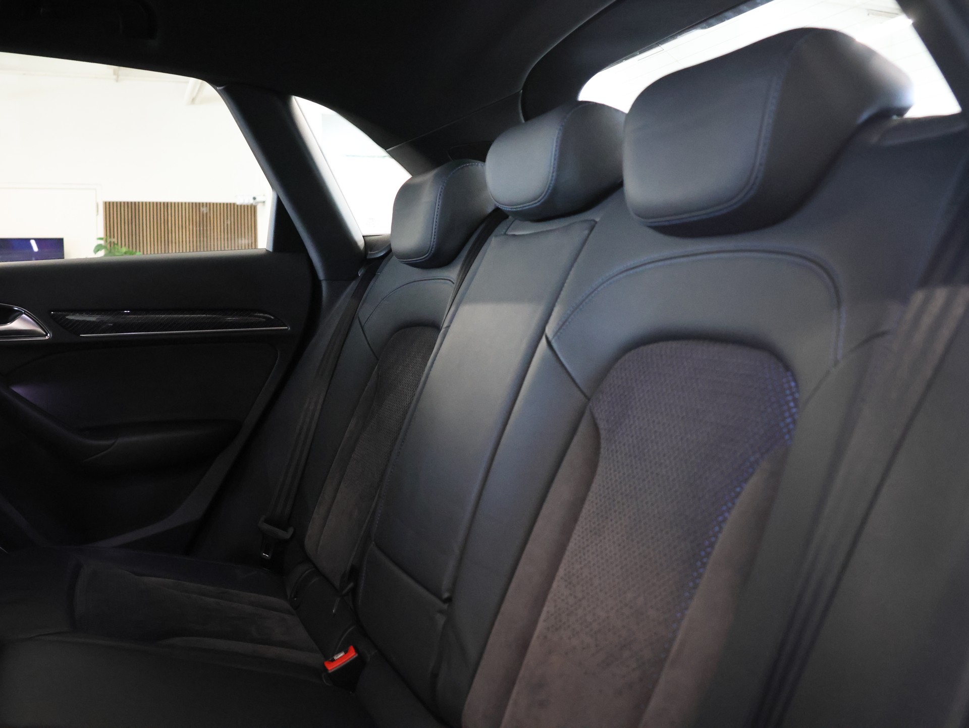 AUDI RS Q3 2.5 TFSI performance quattro S-tronic-image-32