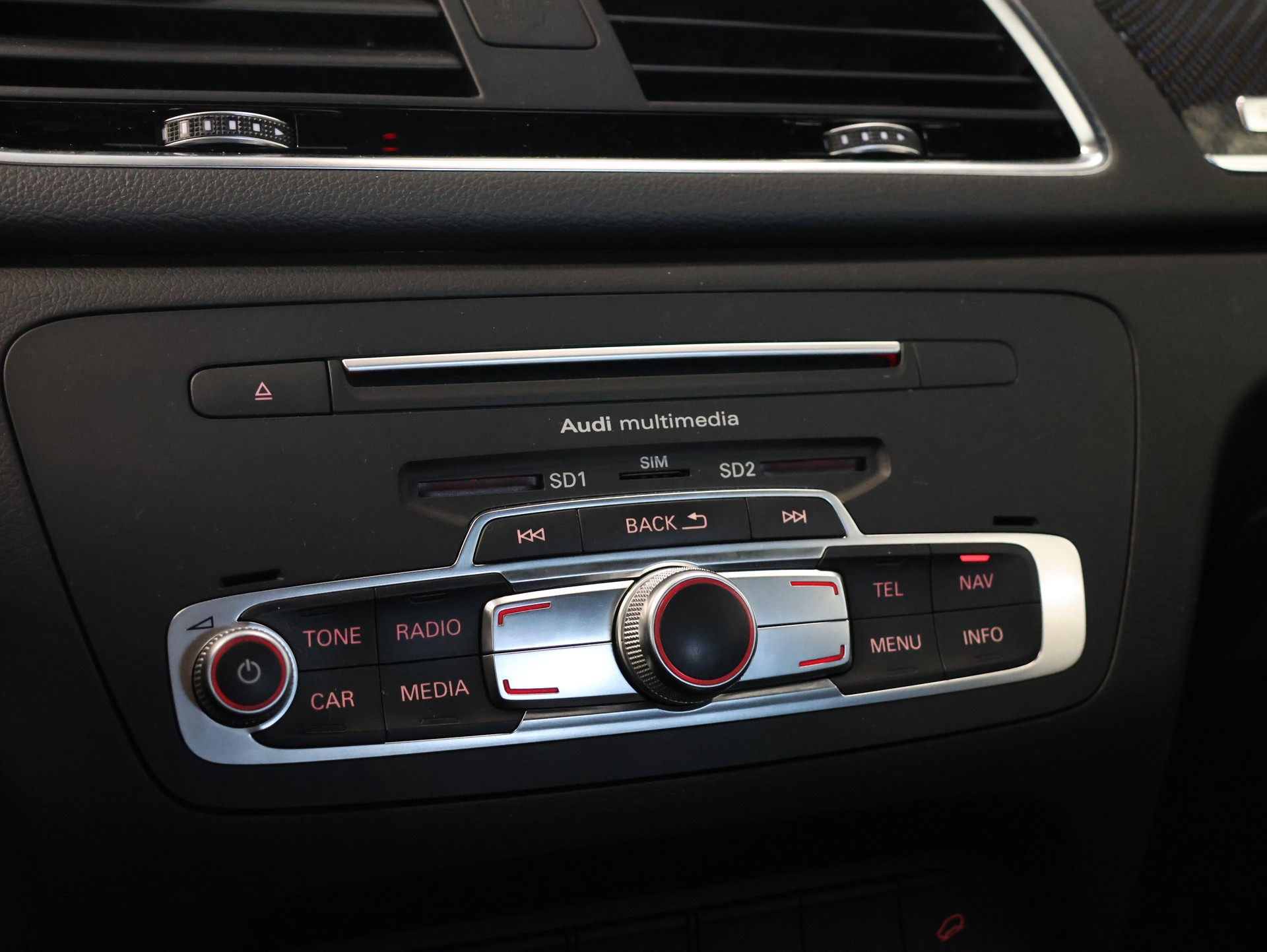 AUDI RS Q3 2.5 TFSI performance quattro S-tronic-image-20