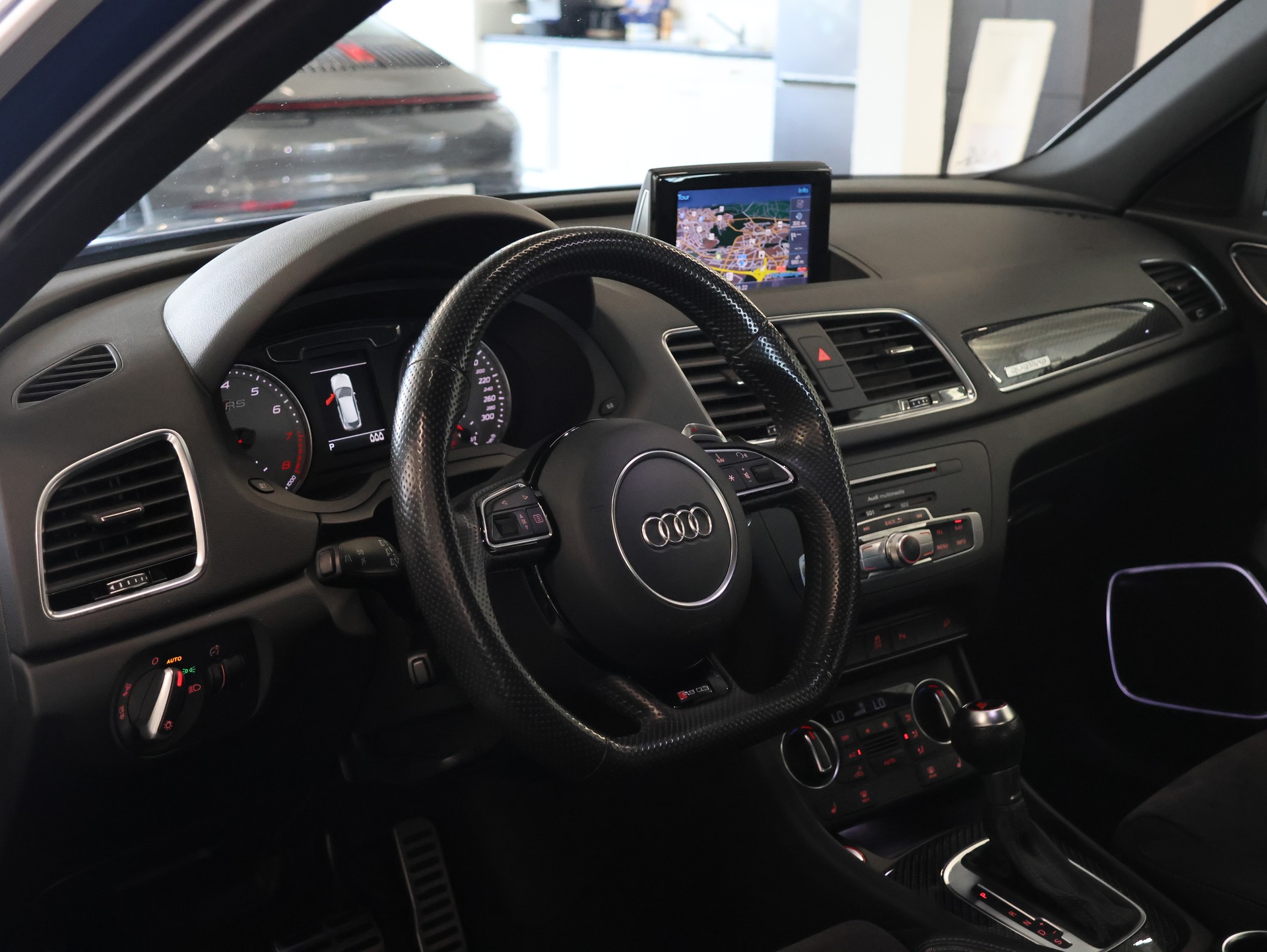 AUDI RS Q3 2.5 TFSI performance quattro S-tronic-image-15