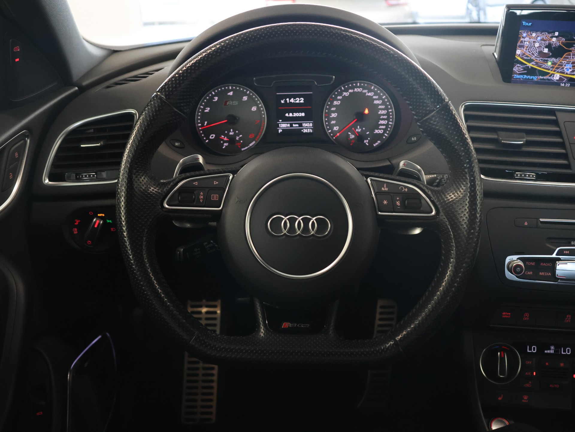 AUDI RS Q3 2.5 TFSI performance quattro S-tronic-image-16