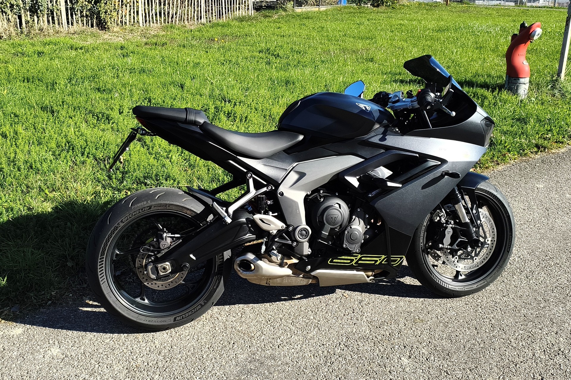 TRIUMPH Daytona 660-image-2