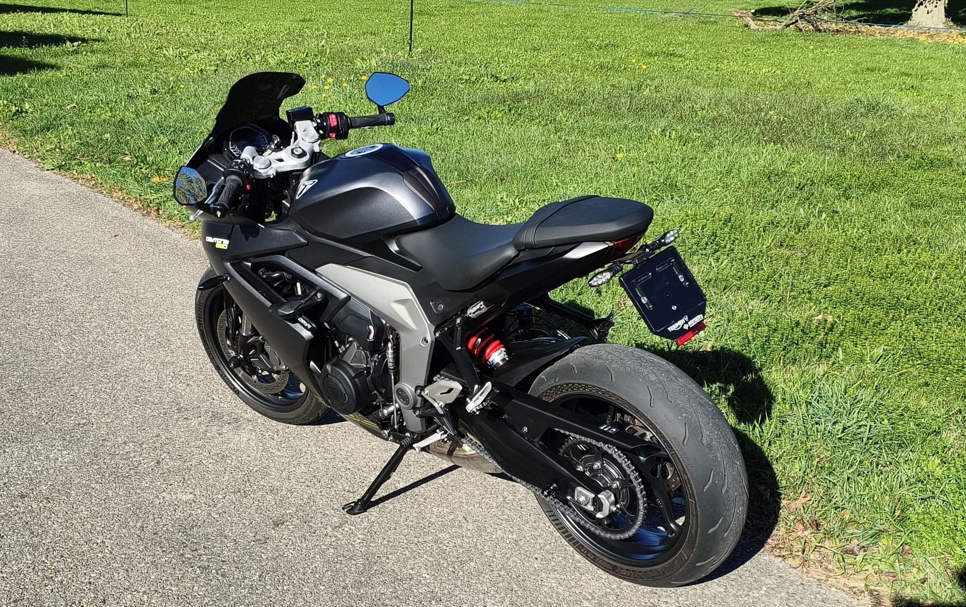 TRIUMPH Daytona 660-image-3