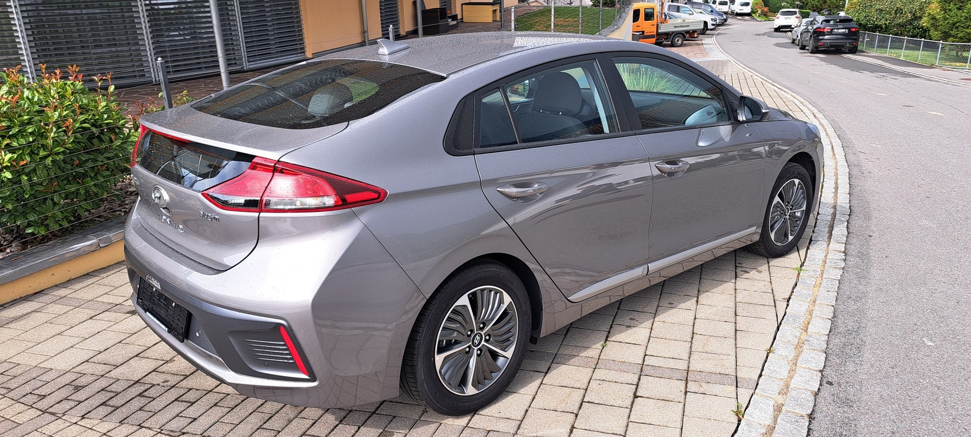 HYUNDAI Ioniq 1.6 GDi Plug in Hybrid Swiss Edition-image-3