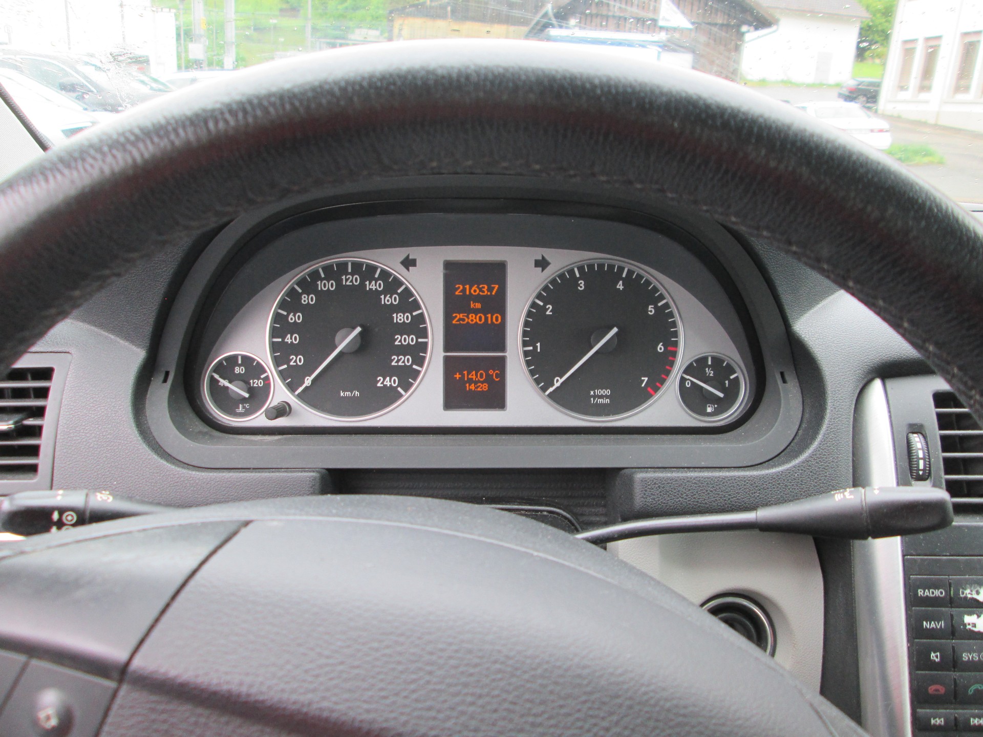MERCEDES-BENZ B 200 T-image-10
