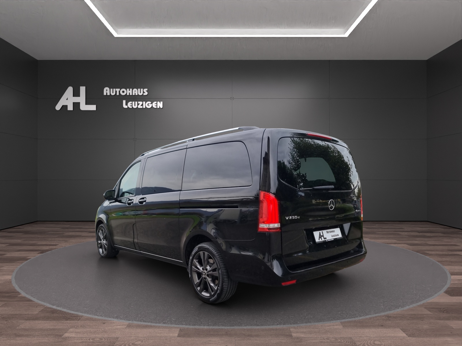 MERCEDES-BENZ V 250 d lang 4Matic 7G-Tronic-image-2