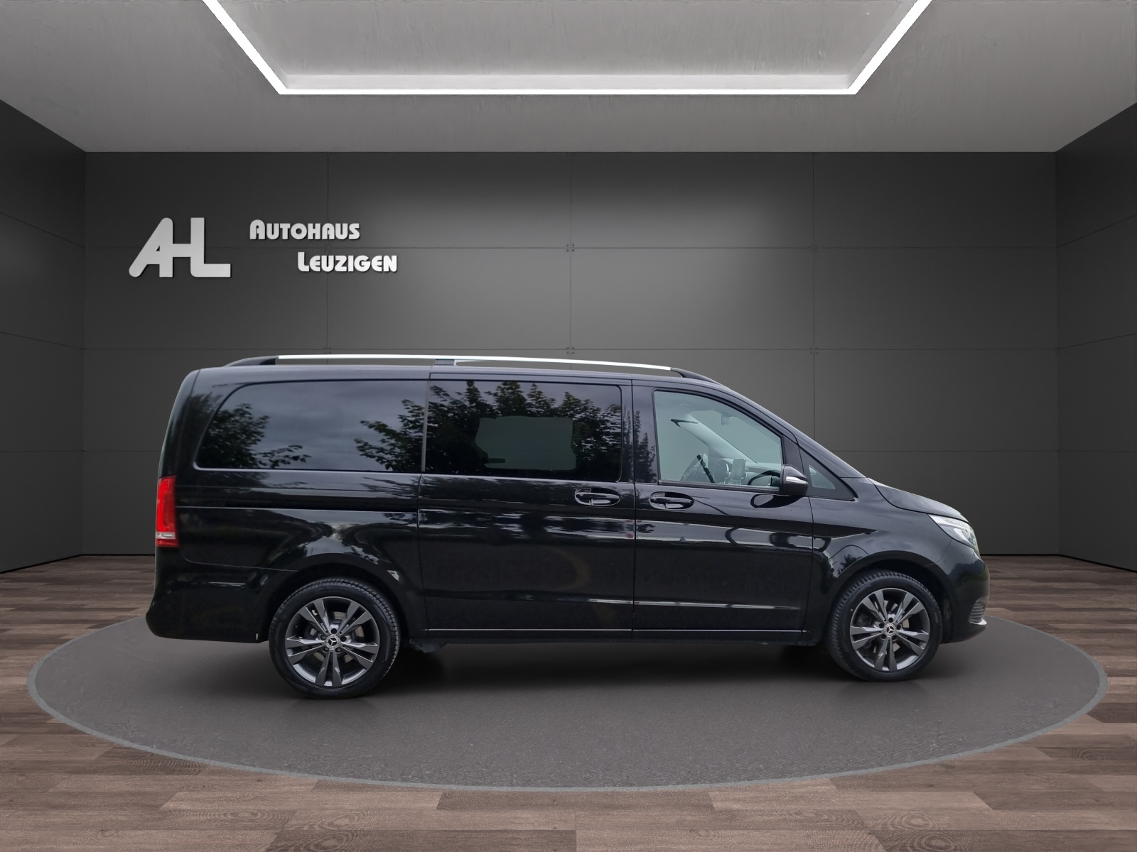 MERCEDES-BENZ V 250 d lang 4Matic 7G-Tronic-image-5