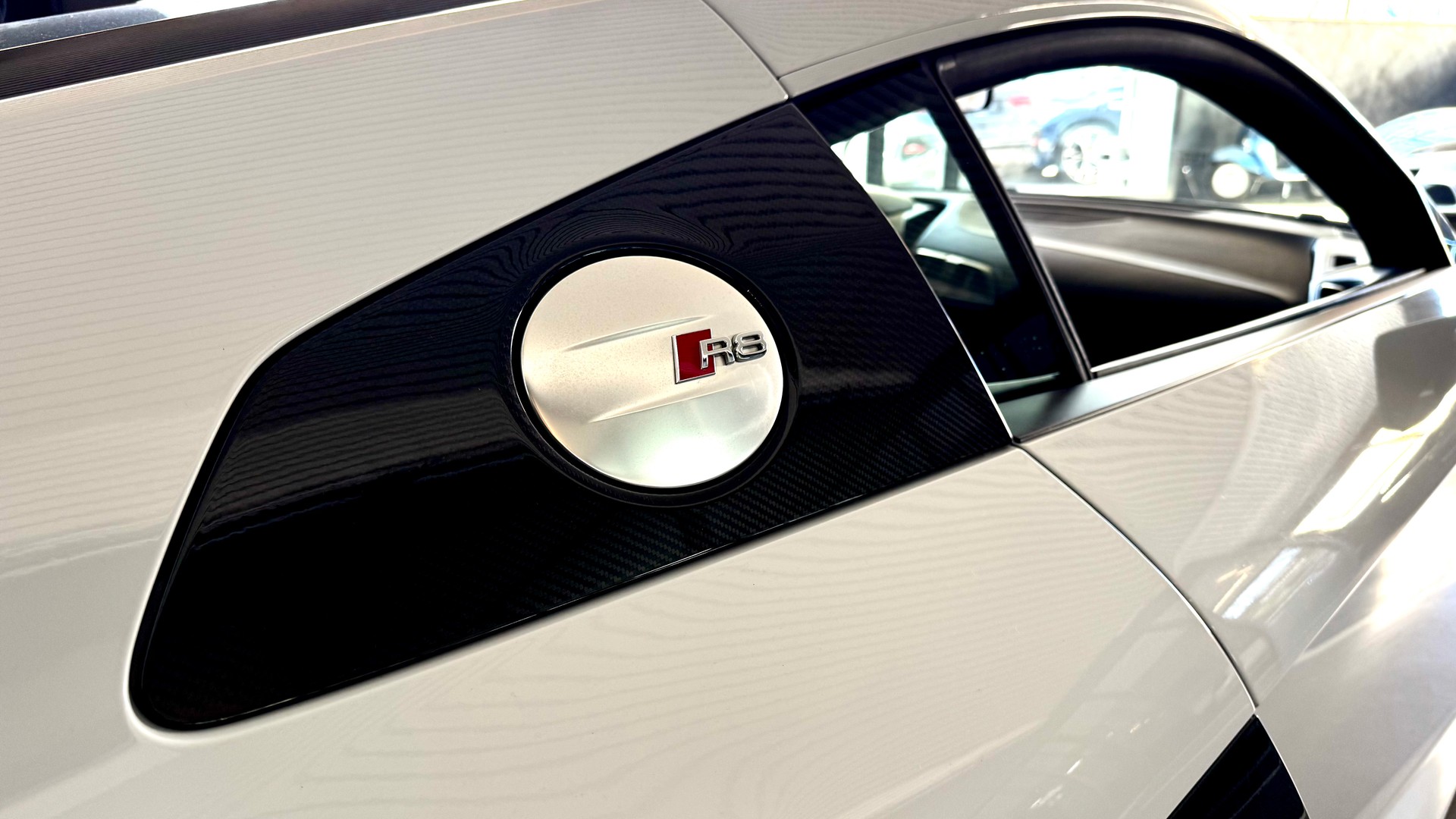 AUDI R8 Coupé 5.2 plus S-Tronic-image-6