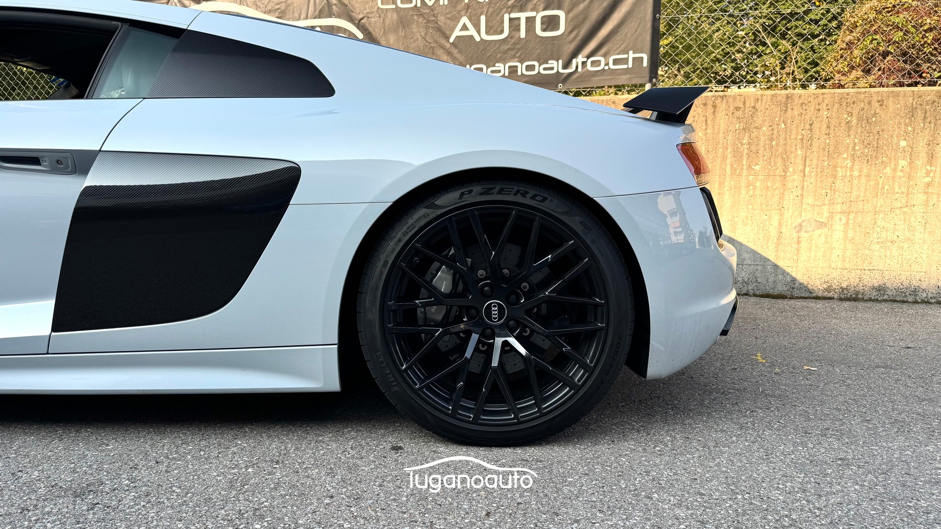 AUDI R8 Coupé 5.2 plus S-Tronic-image-5