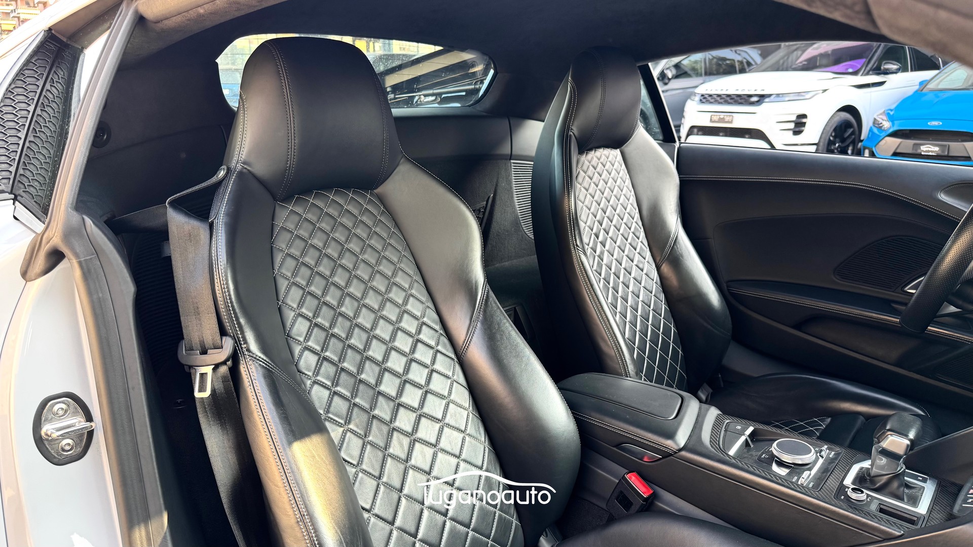 AUDI R8 Coupé 5.2 plus S-Tronic-image-12