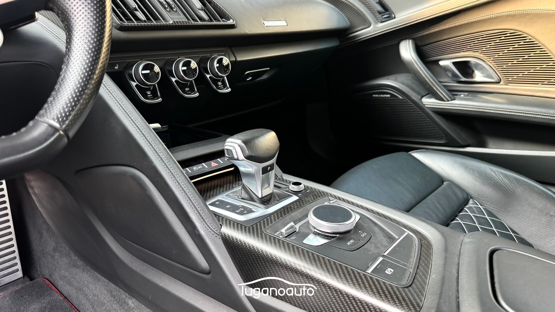 AUDI R8 Coupé 5.2 plus S-Tronic-image-9
